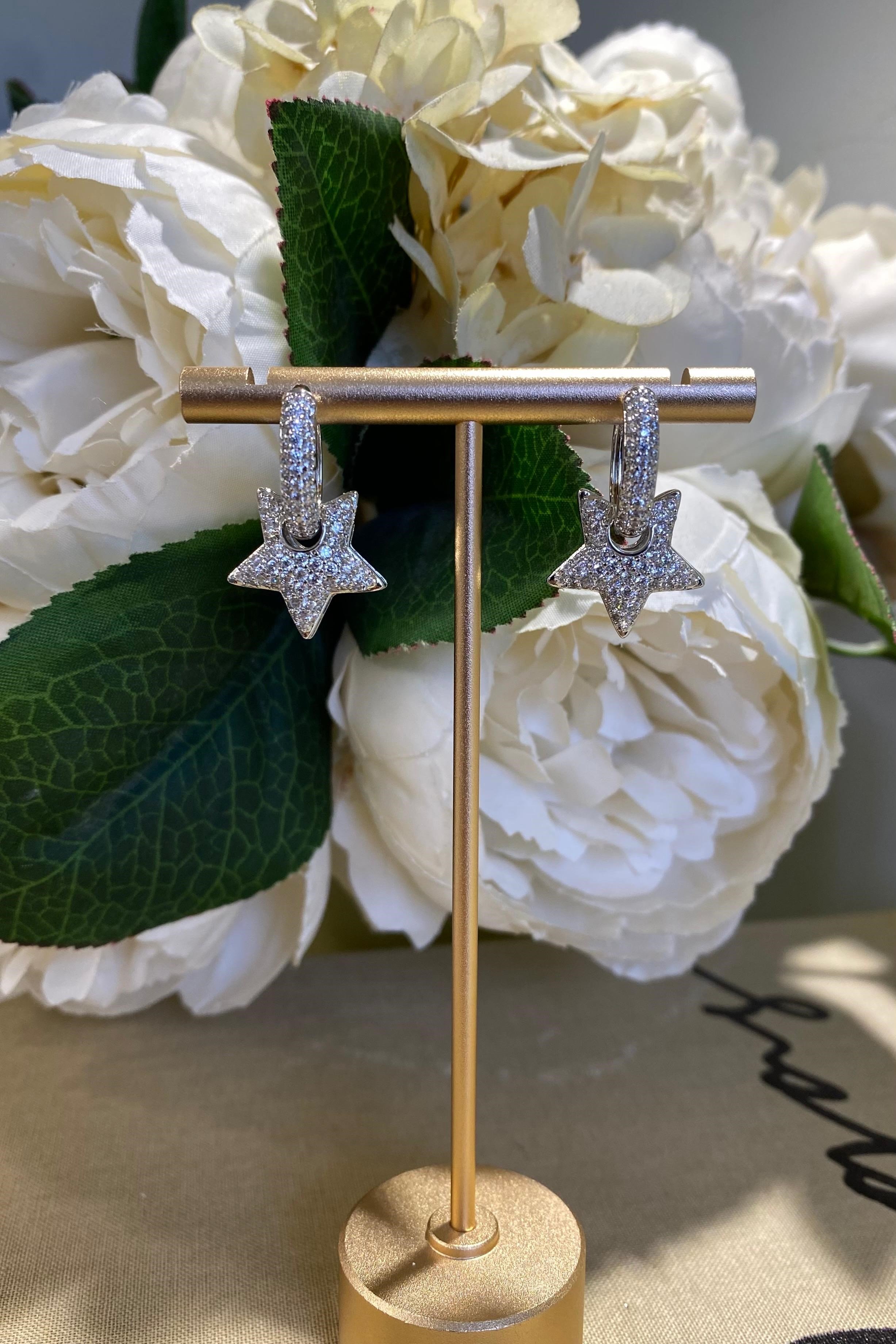 ZİRKON TAŞLI YILDIZ GEÇİRİLMİŞ HALKA KÜPE