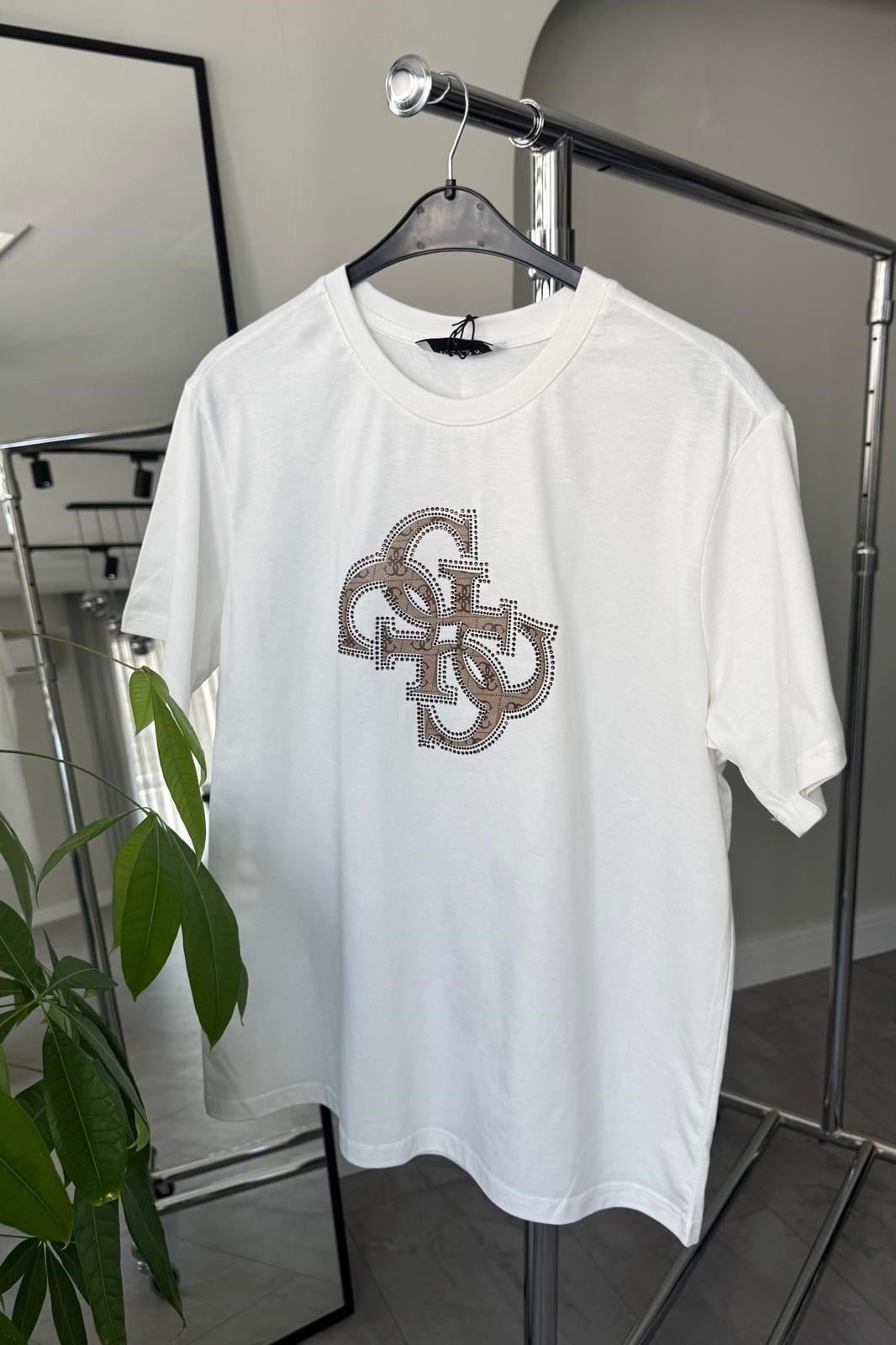 GESS LOGO TAŞLI T-SHIRT