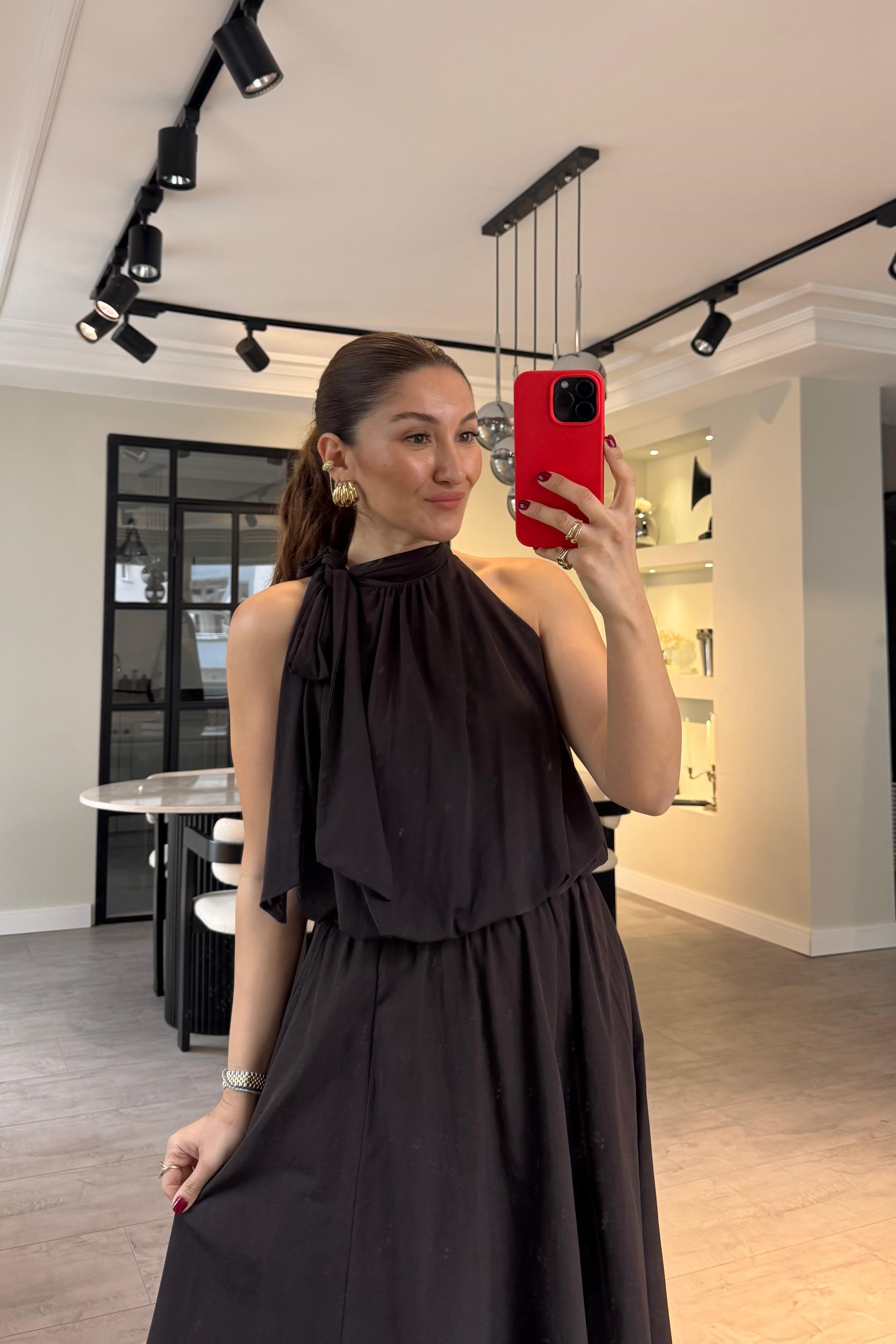 HALTER YAKA DRAPELİ BLUZ