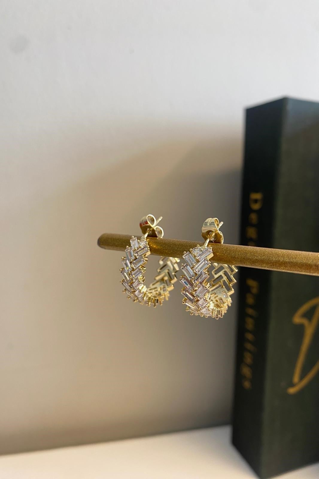 BAGET TAŞLI OK SIRALI KÜPE