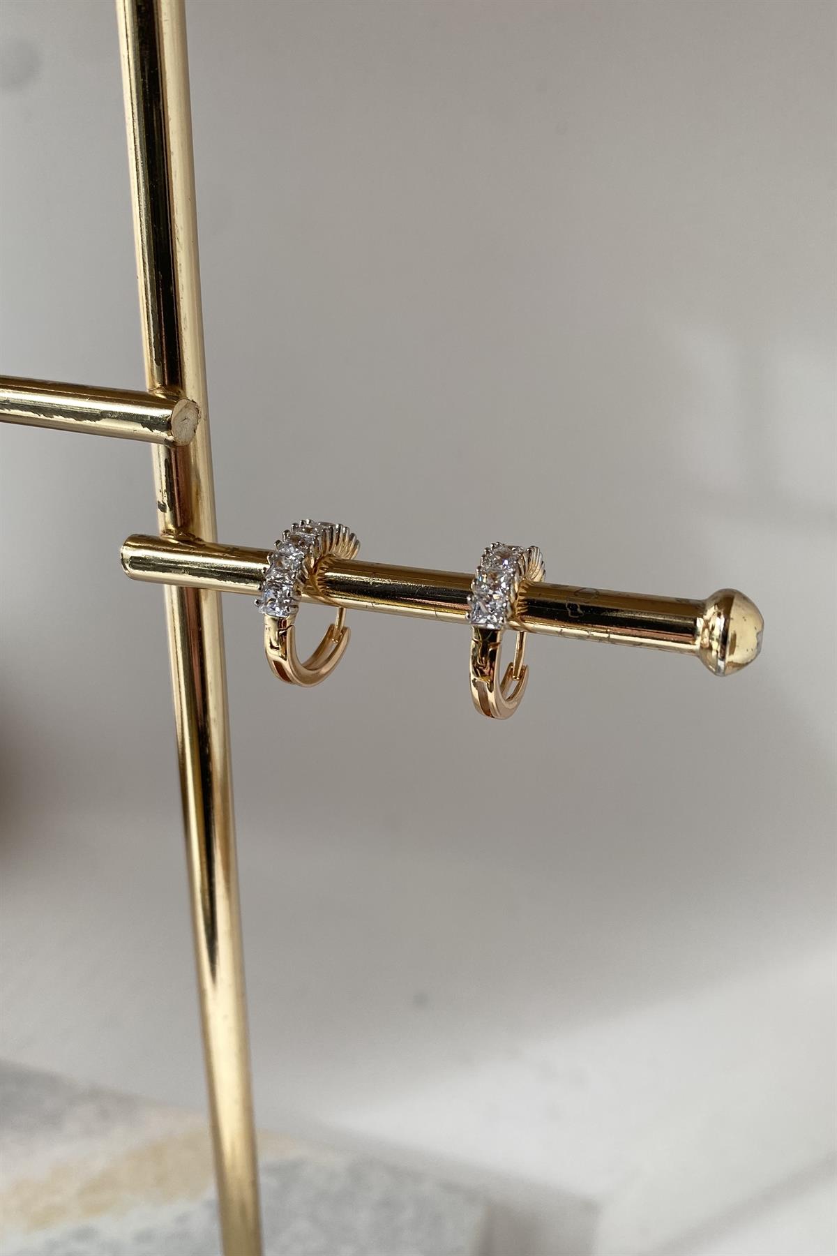 ORTASI KARE TAŞLI HALKA KÜPE 1.7cm