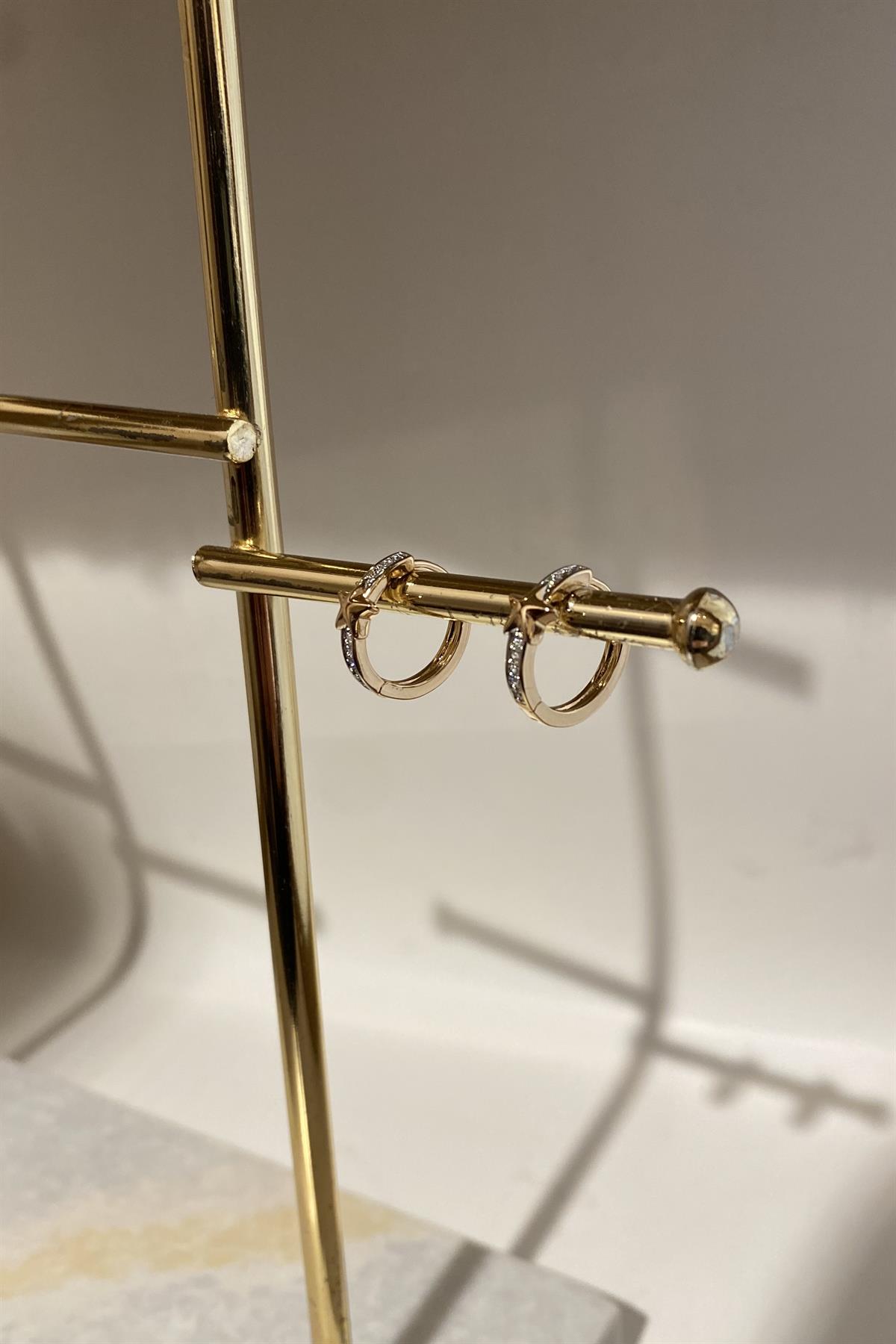 ORTASI YILDIZLI HALKA KÜPE