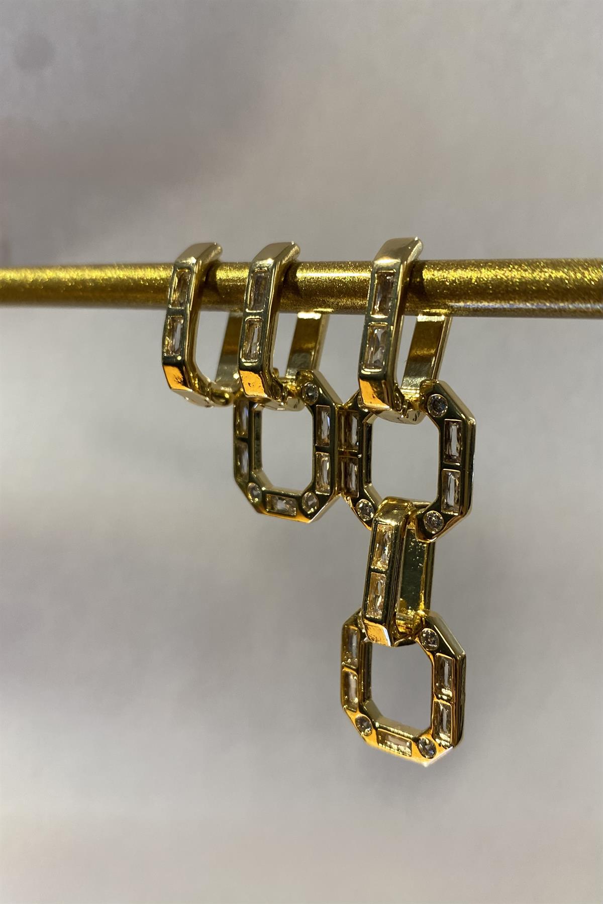 OVAL VIP BAGET TAŞ ÜÇLÜ KÜPE