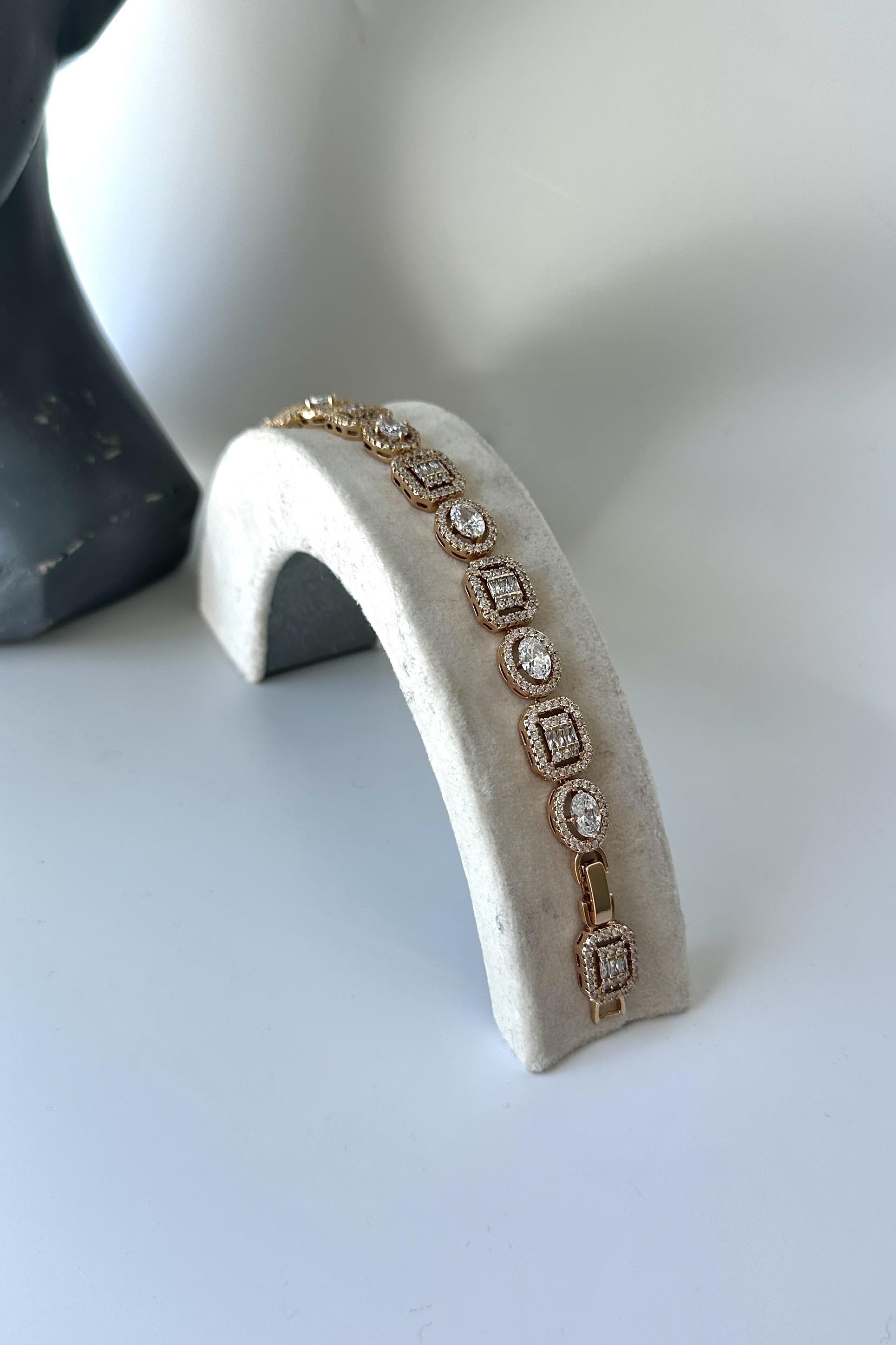 OVAL X KARE TAŞLI BİLEZİK
