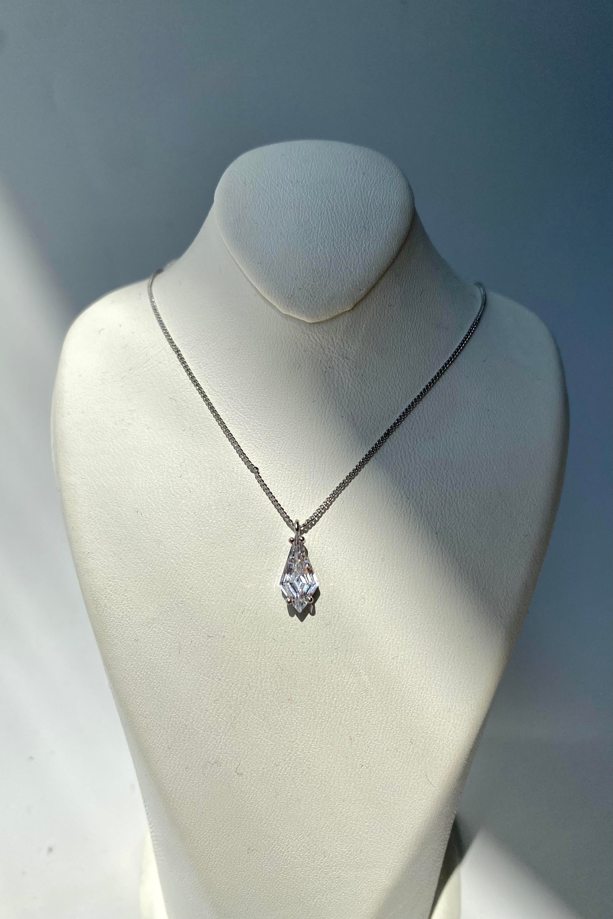 PRİZMA MODEL TEK TAŞ KOLYE