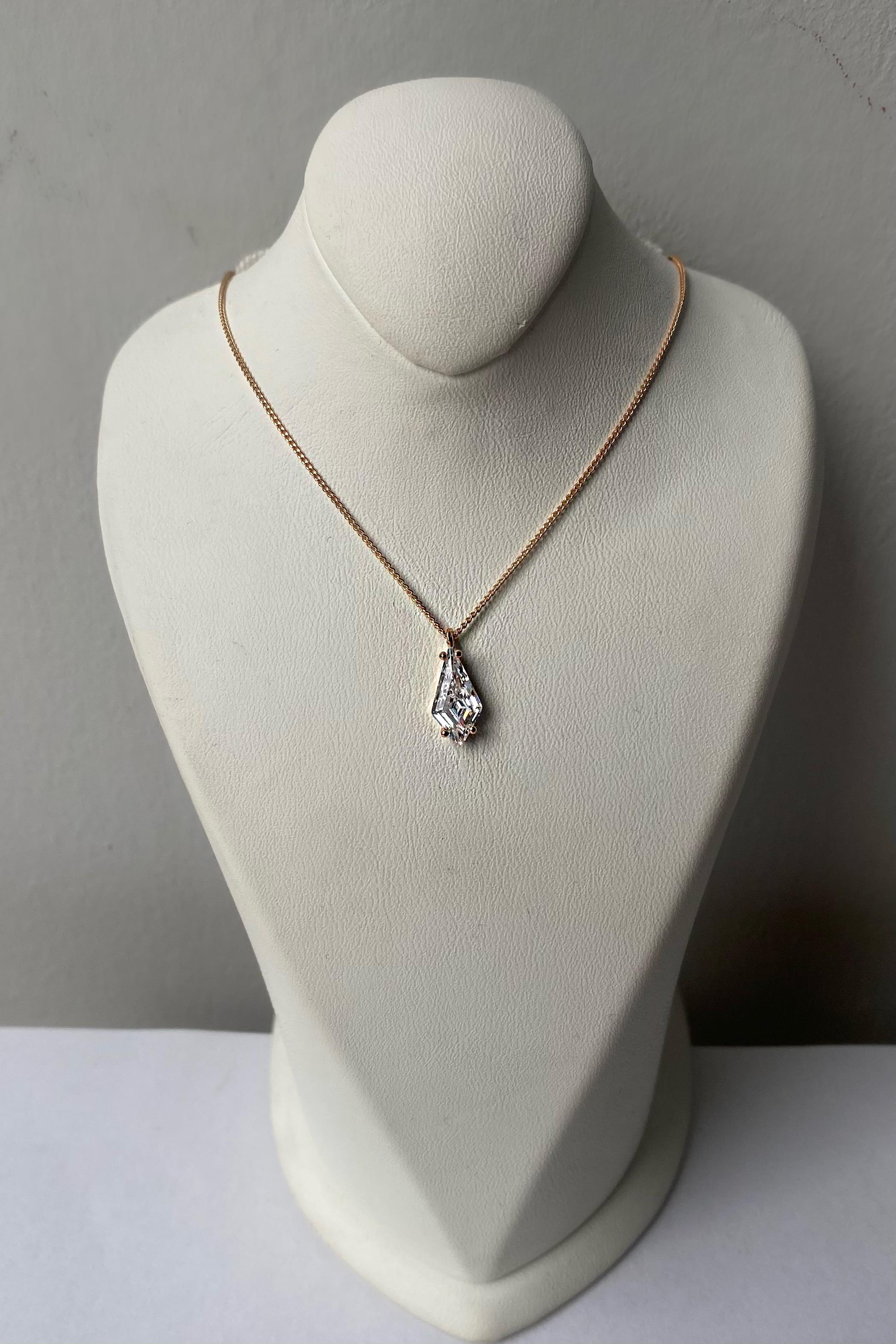 PRİZMA MODEL TEK TAŞ KOLYE