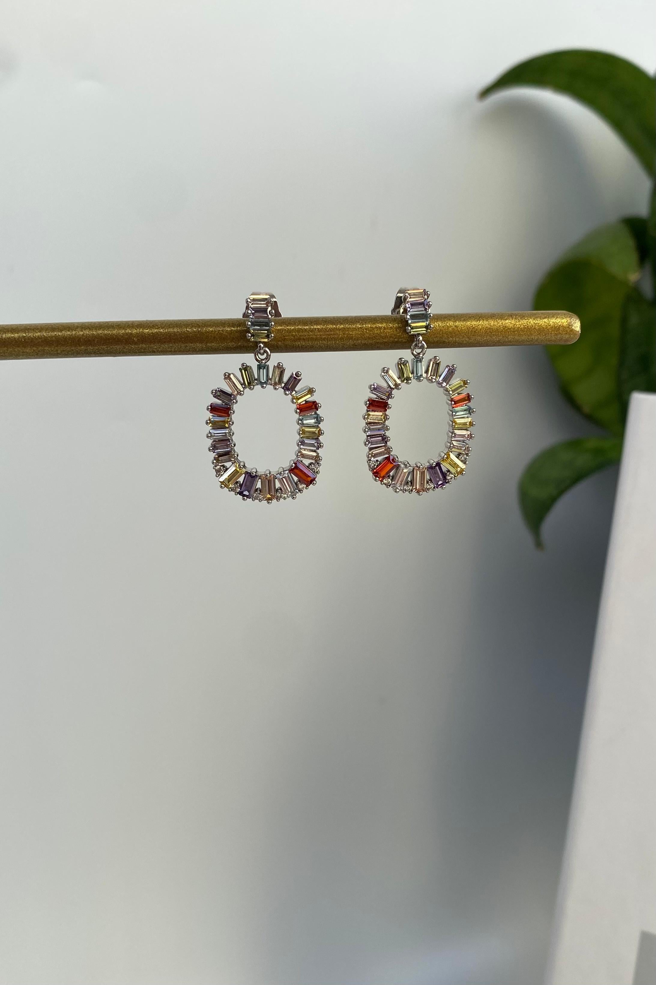 RENKLİ KESME TAŞLI OVAL KÜPE