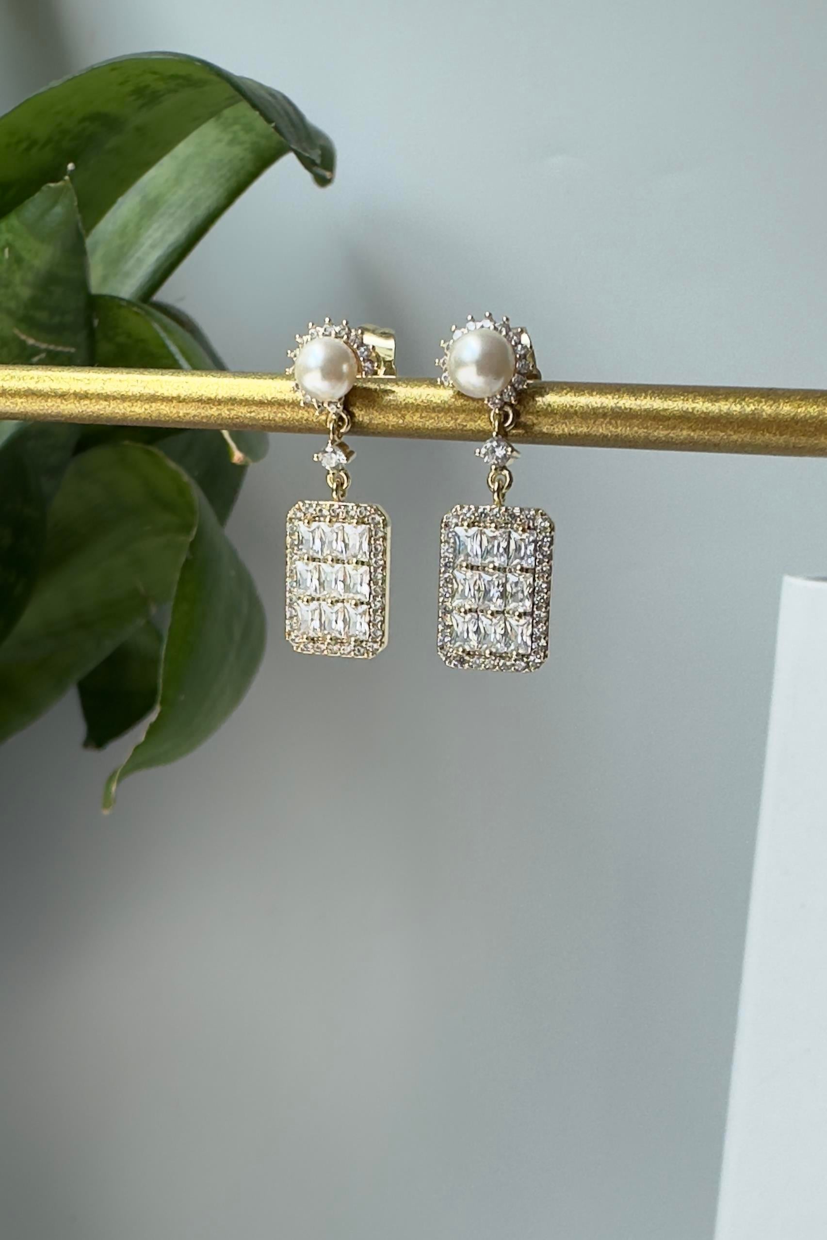 TAŞ PLAKALI İNCİ KÜPE