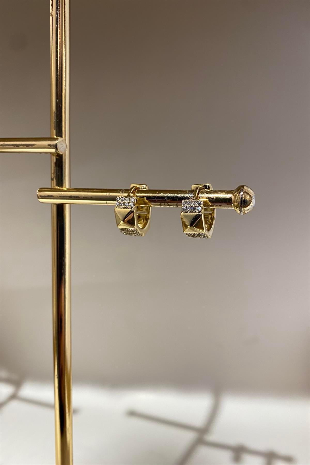 TAŞLI PRİZMA HALKA KÜPE 1,3cm