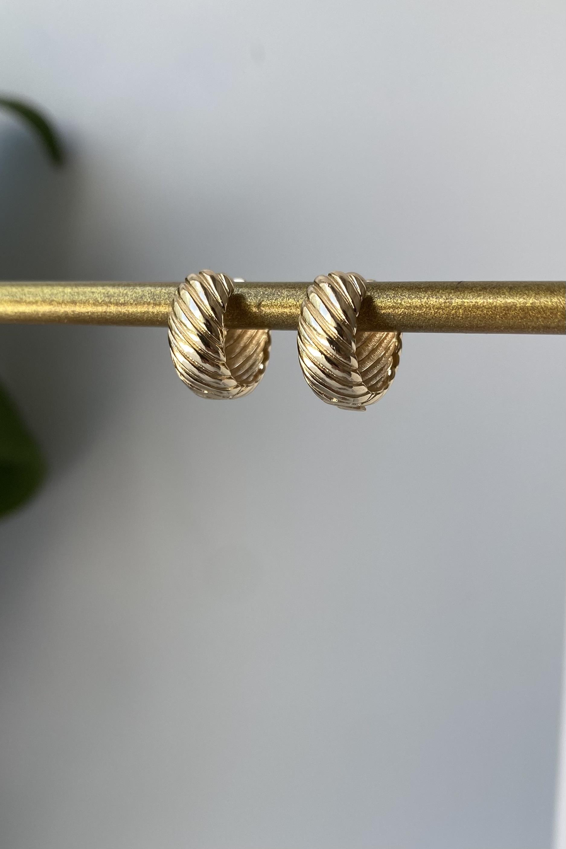 YASSI ÇİZGİ HALKA KÜPE 1.3CM