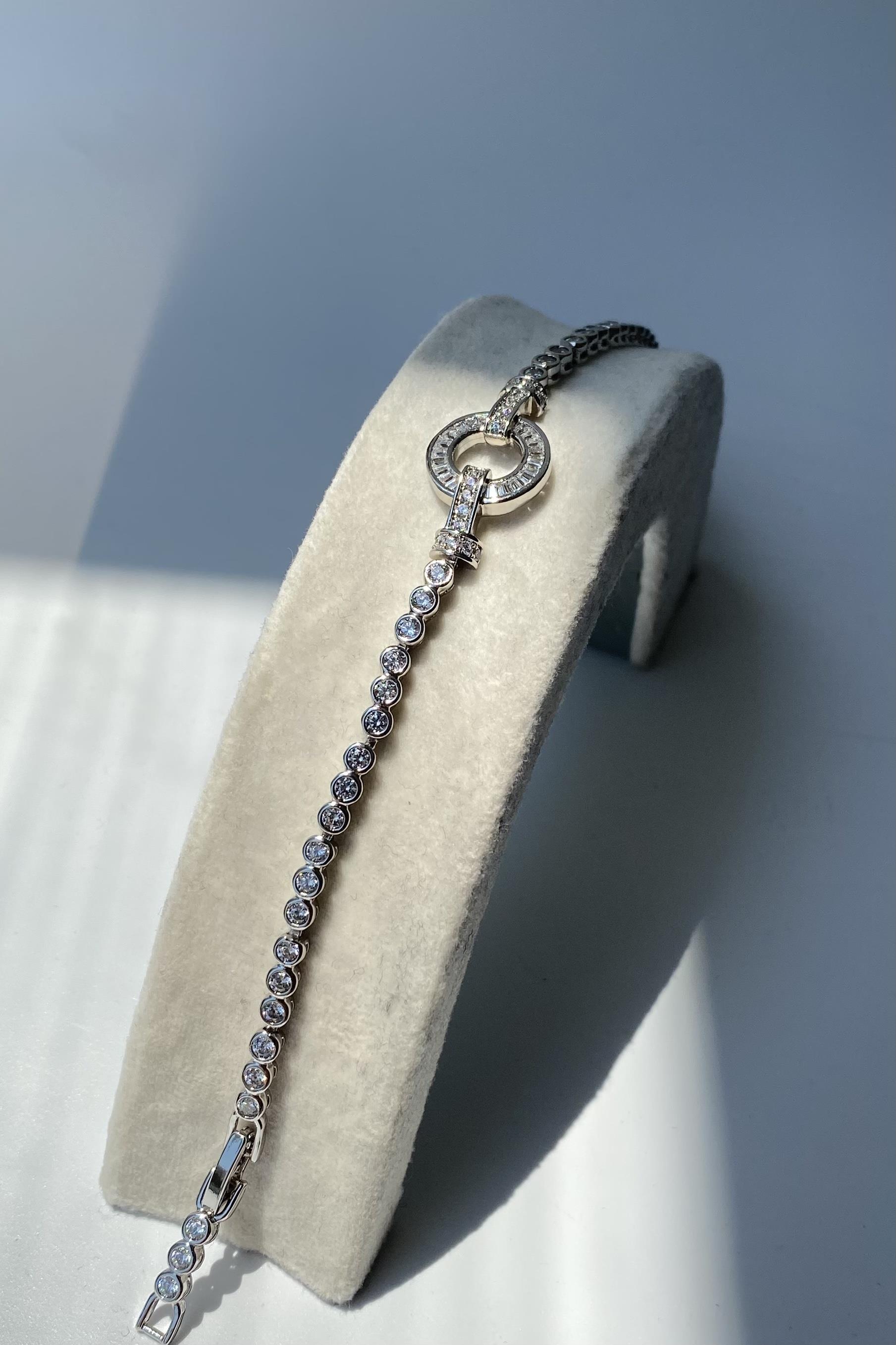 YUVARLAK KESME TAŞLI BİLEZİK