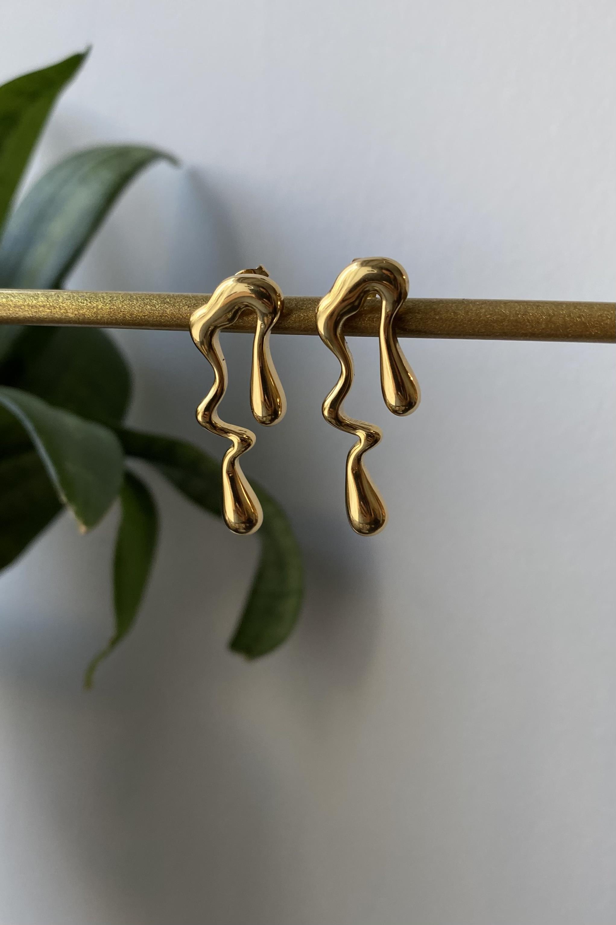 AKIŞKAN DAMLA KÜPE