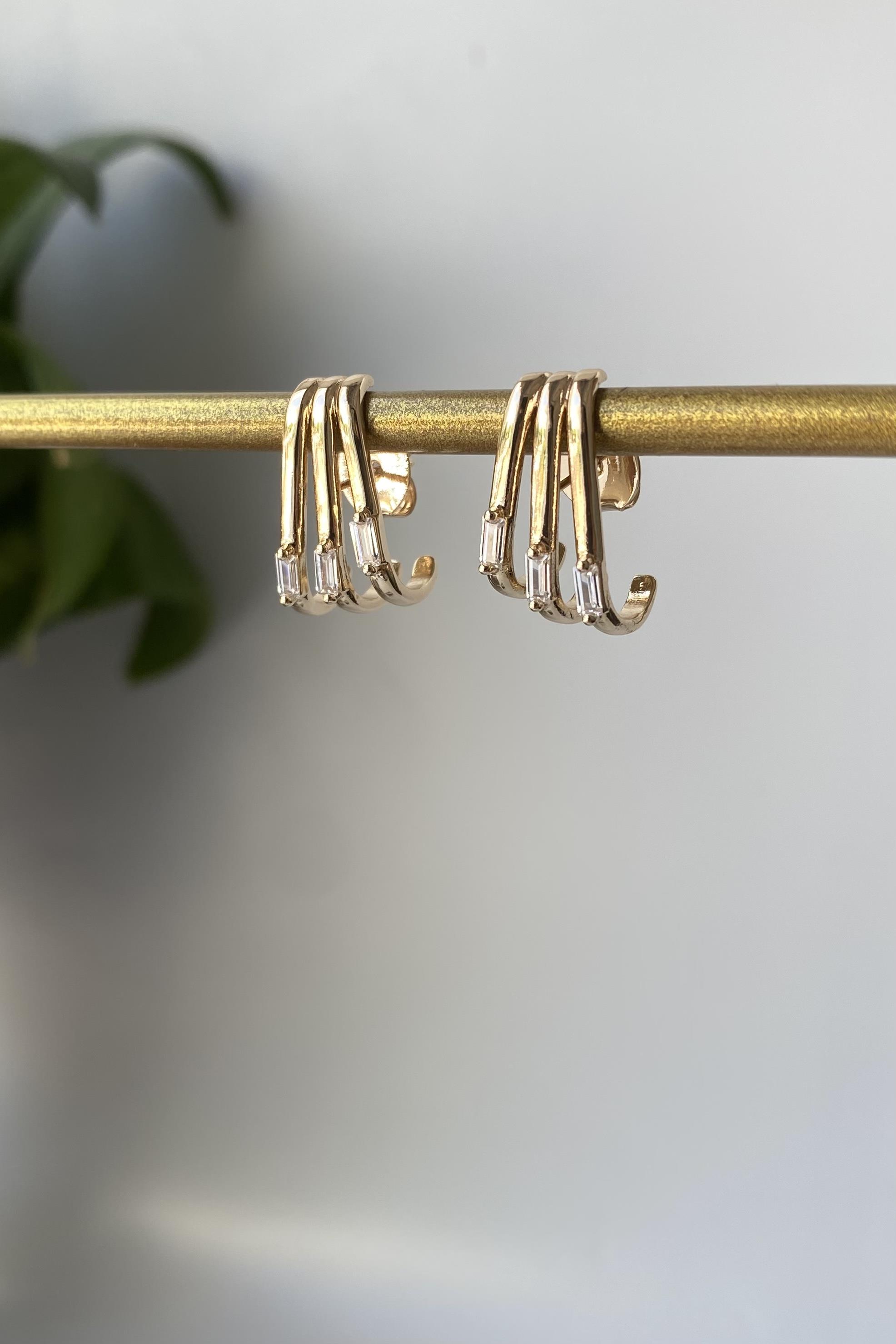 BAGET TAŞLI ŞERİTLİ KÜPE