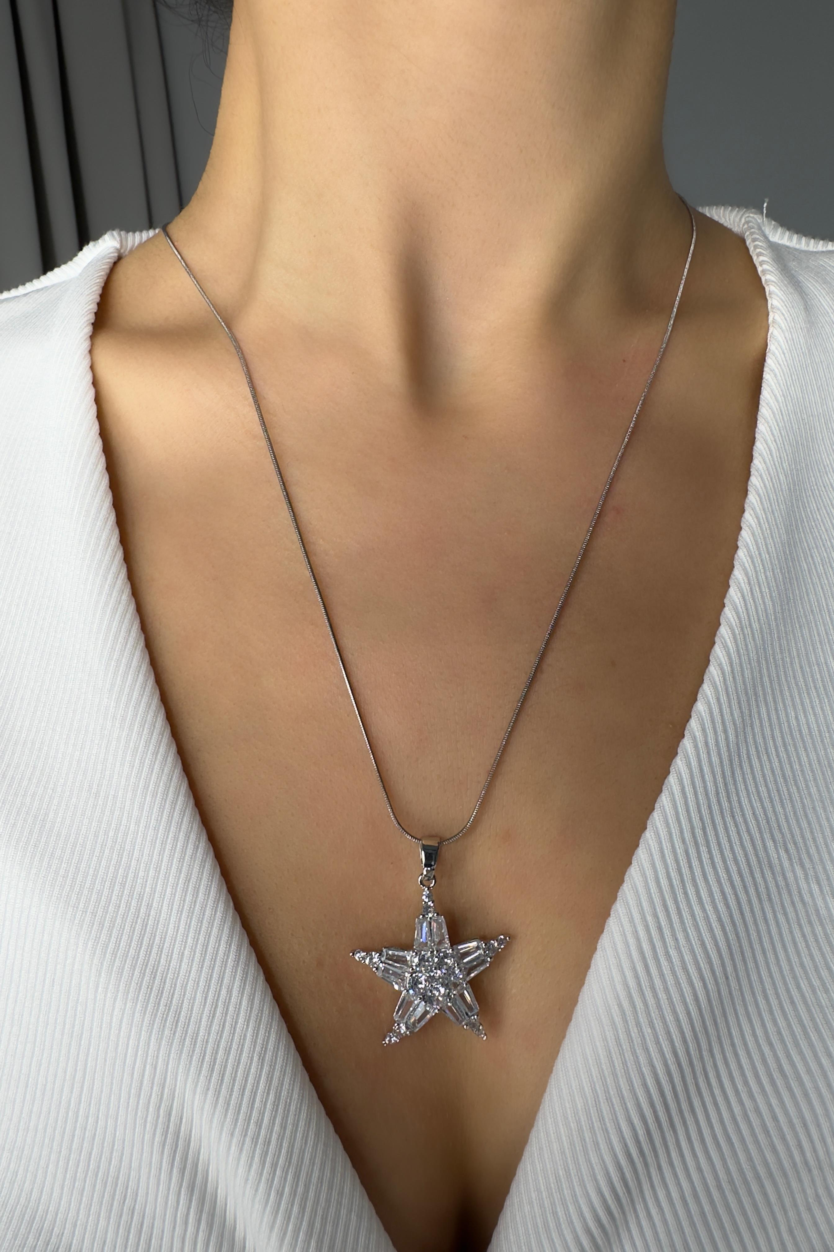 BAGET TAŞLI YILDIZ UÇLU KOLYE