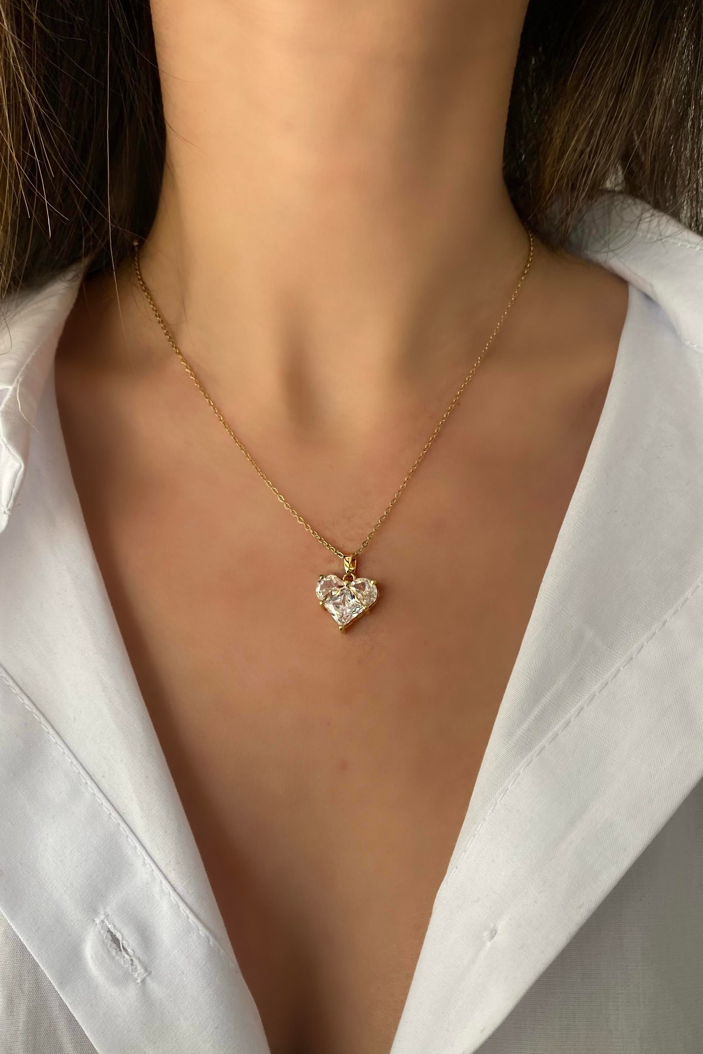 BEYAZ TAŞLI KALP KOLYE