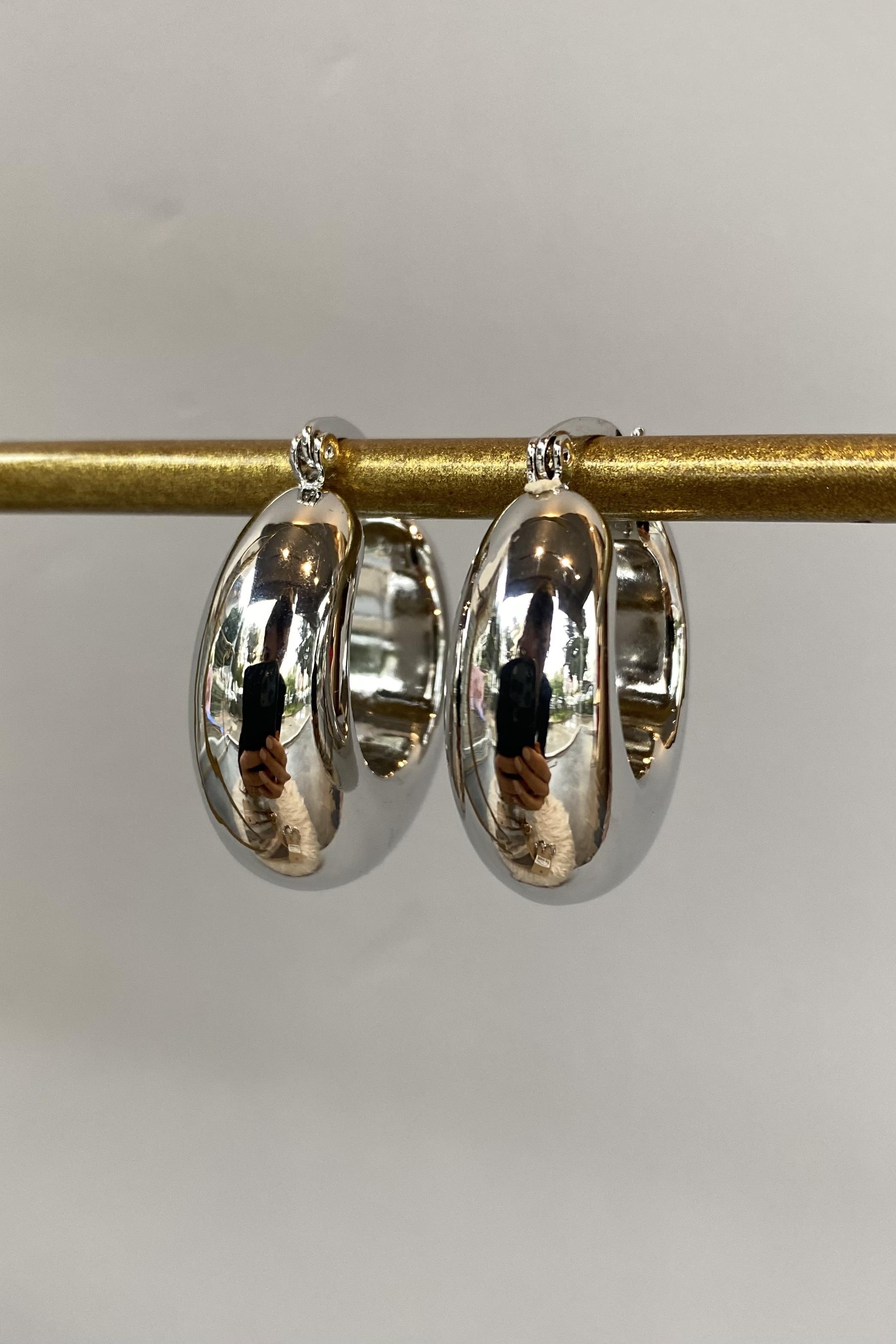 BOMBELİ BÜYÜK YARIM AY KÜPE 3cm