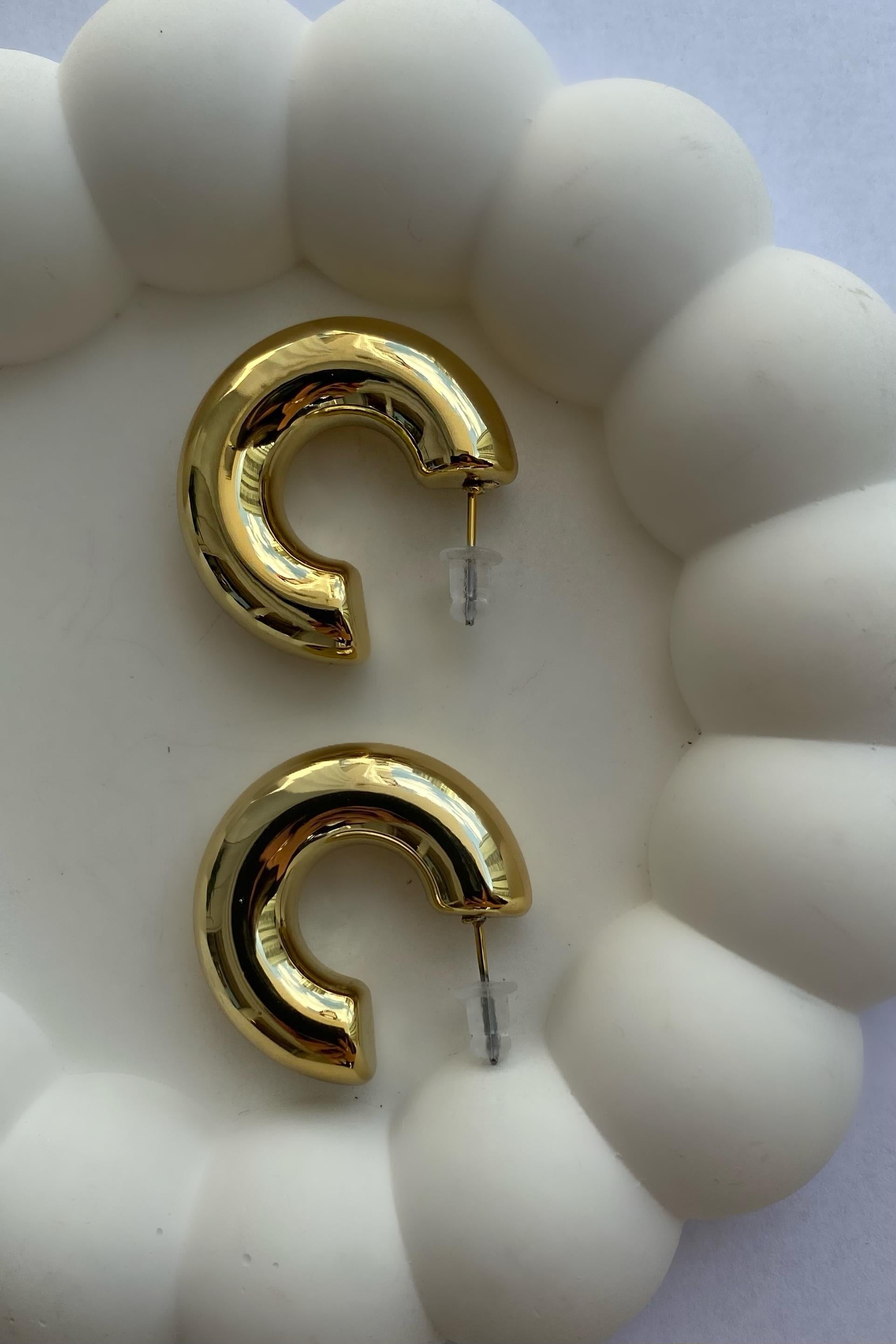 BOMBELİ HALKA KÜPE