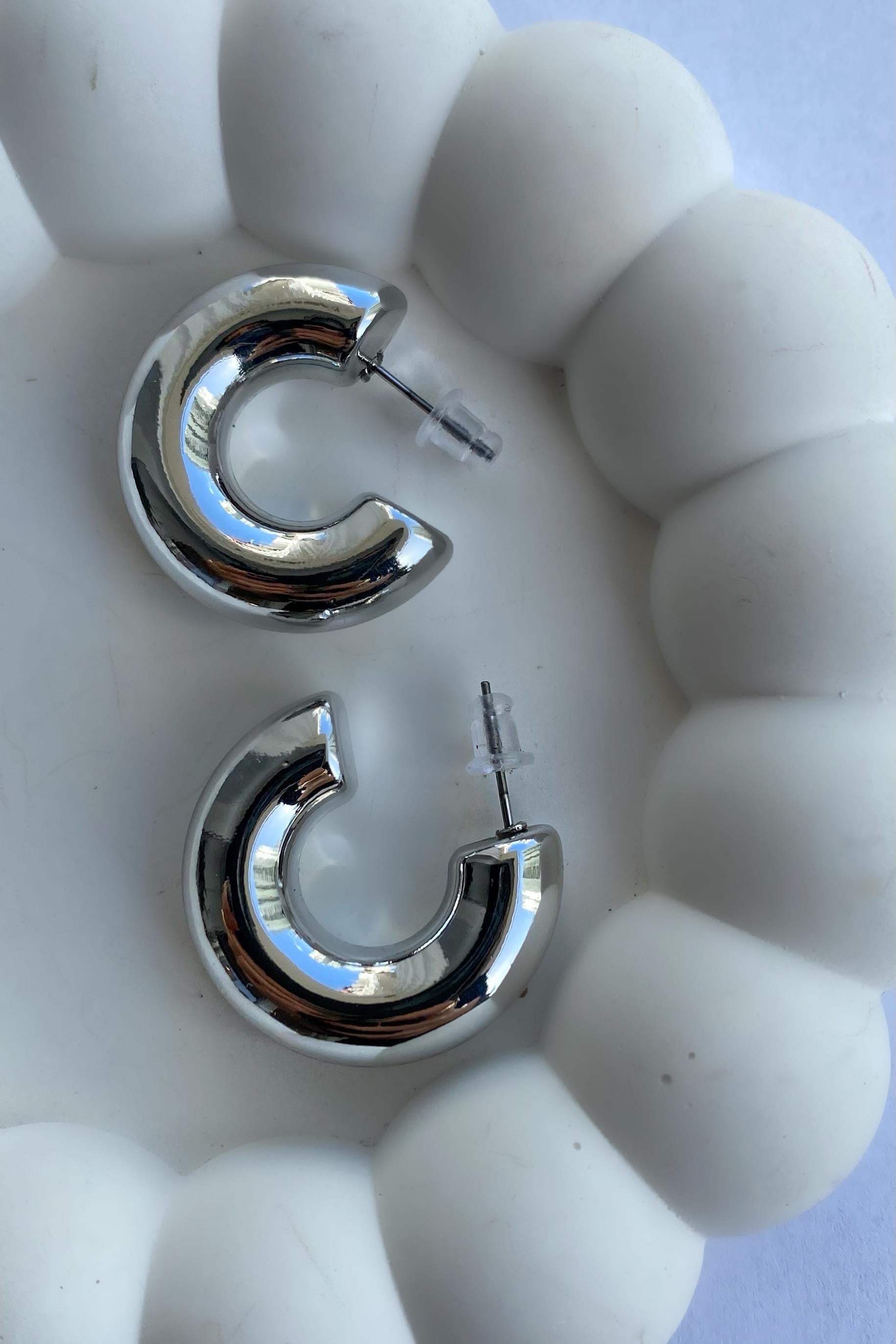 BOMBELİ HALKA KÜPE