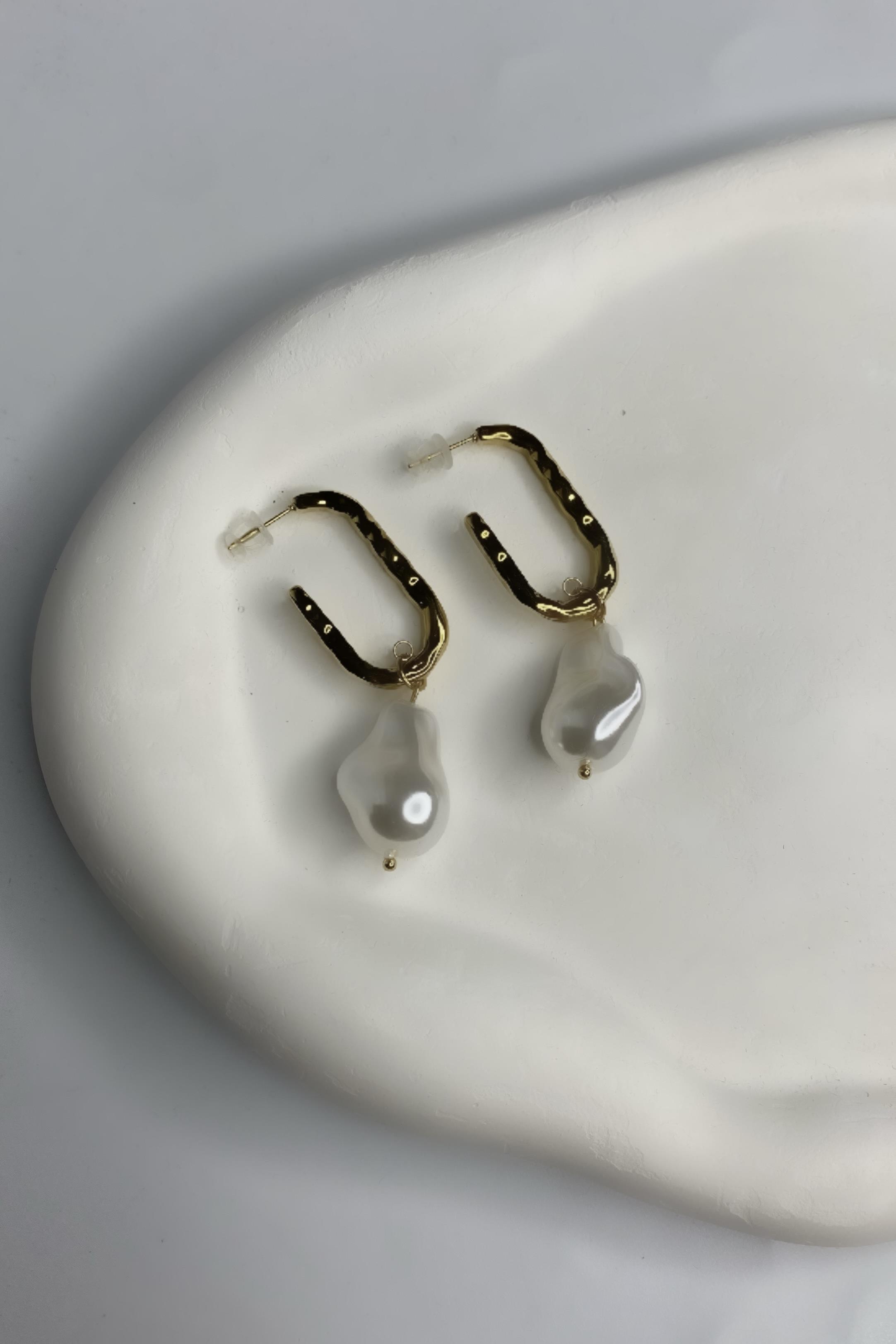 BOMBELİ İRİ İNCİLİ KÜPE