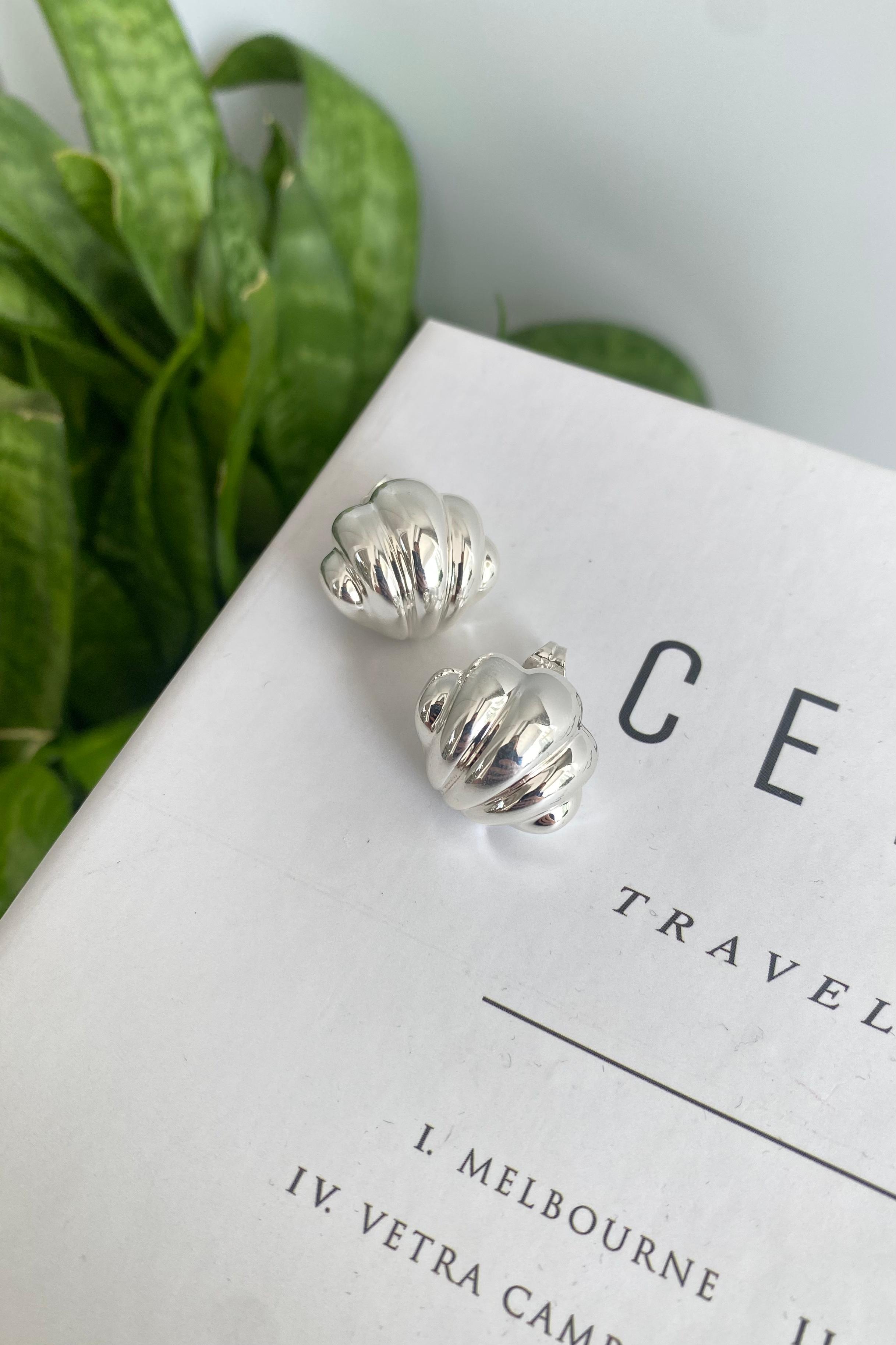 BOMBELİ İSTİRİDYE KÜPE