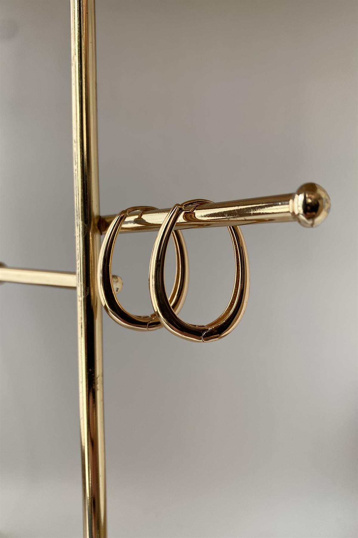 BOMBELİ U MODEL HALKA KÜPE 2,8cm
