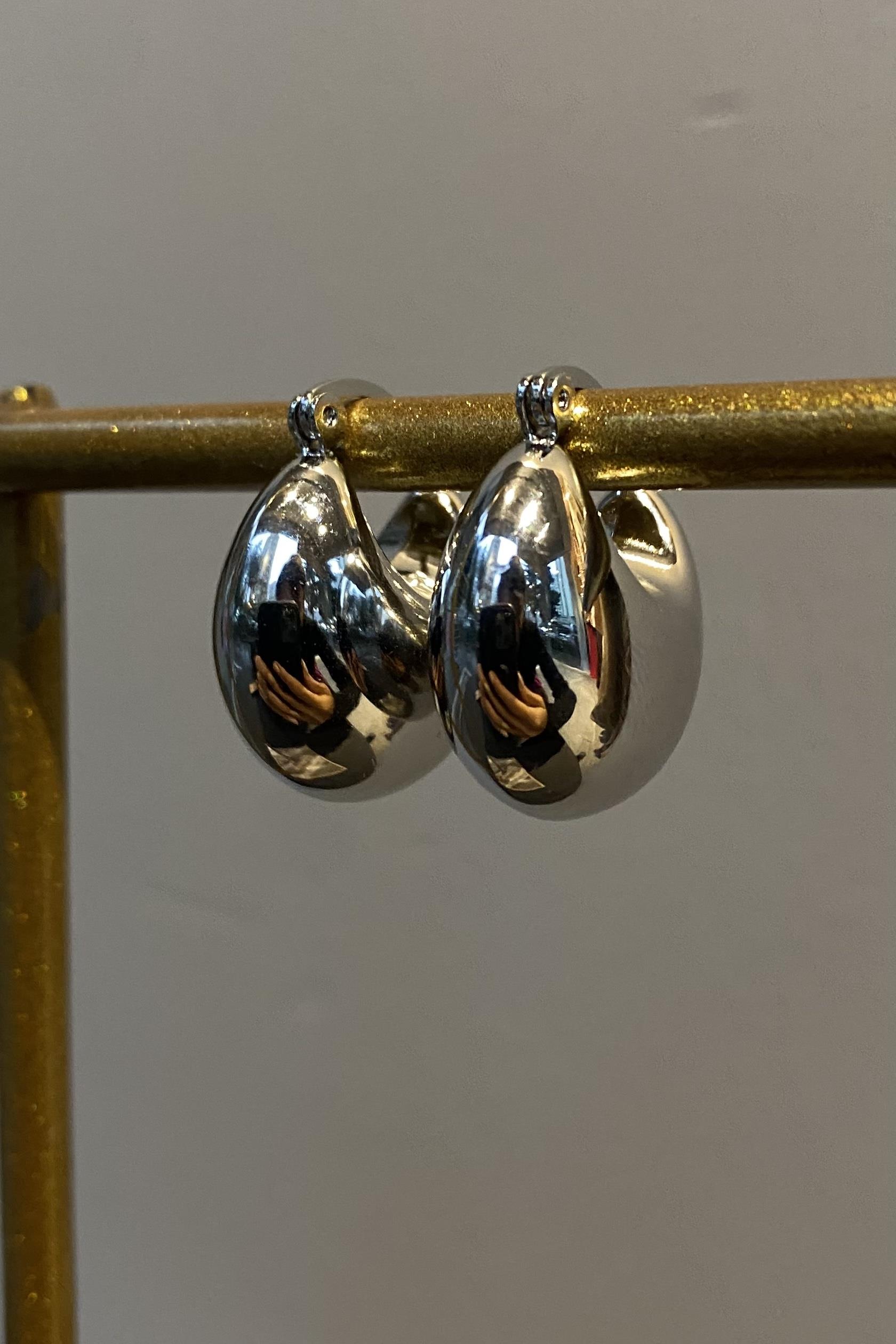 BOMBELİ YARIM AY KÜPE 2cm