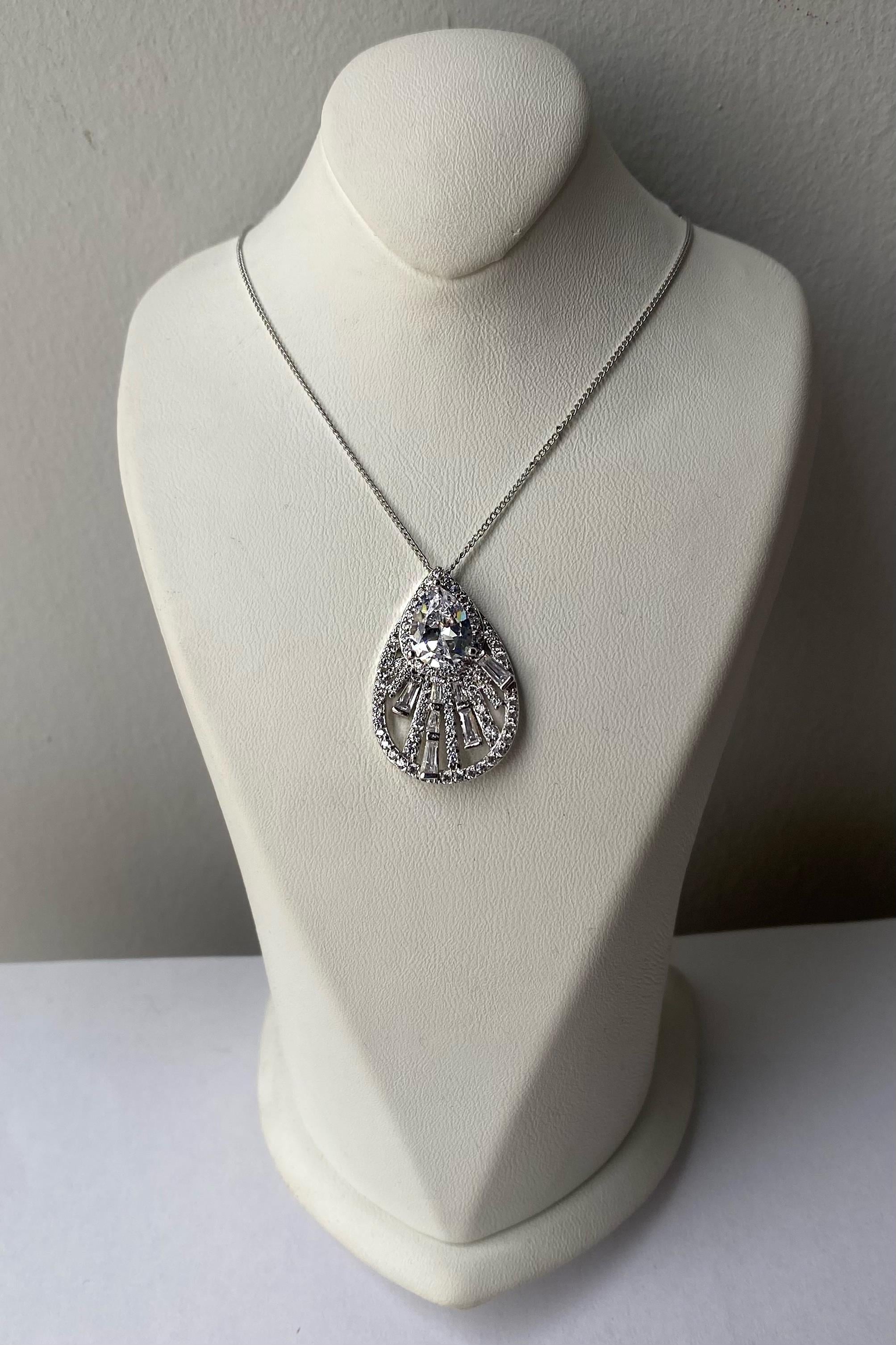 BÜYÜK BAGET DAMLA TAŞ KOLYE