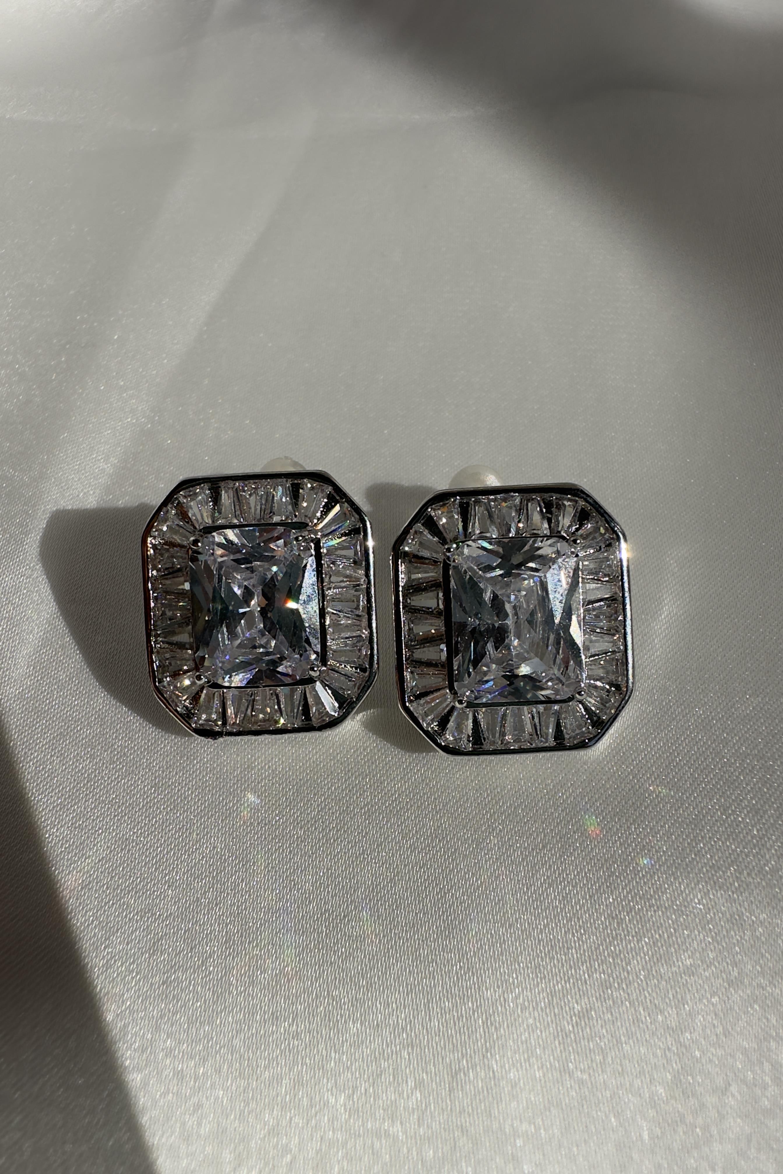 BÜYÜK BAGET TAŞLI KÜPE