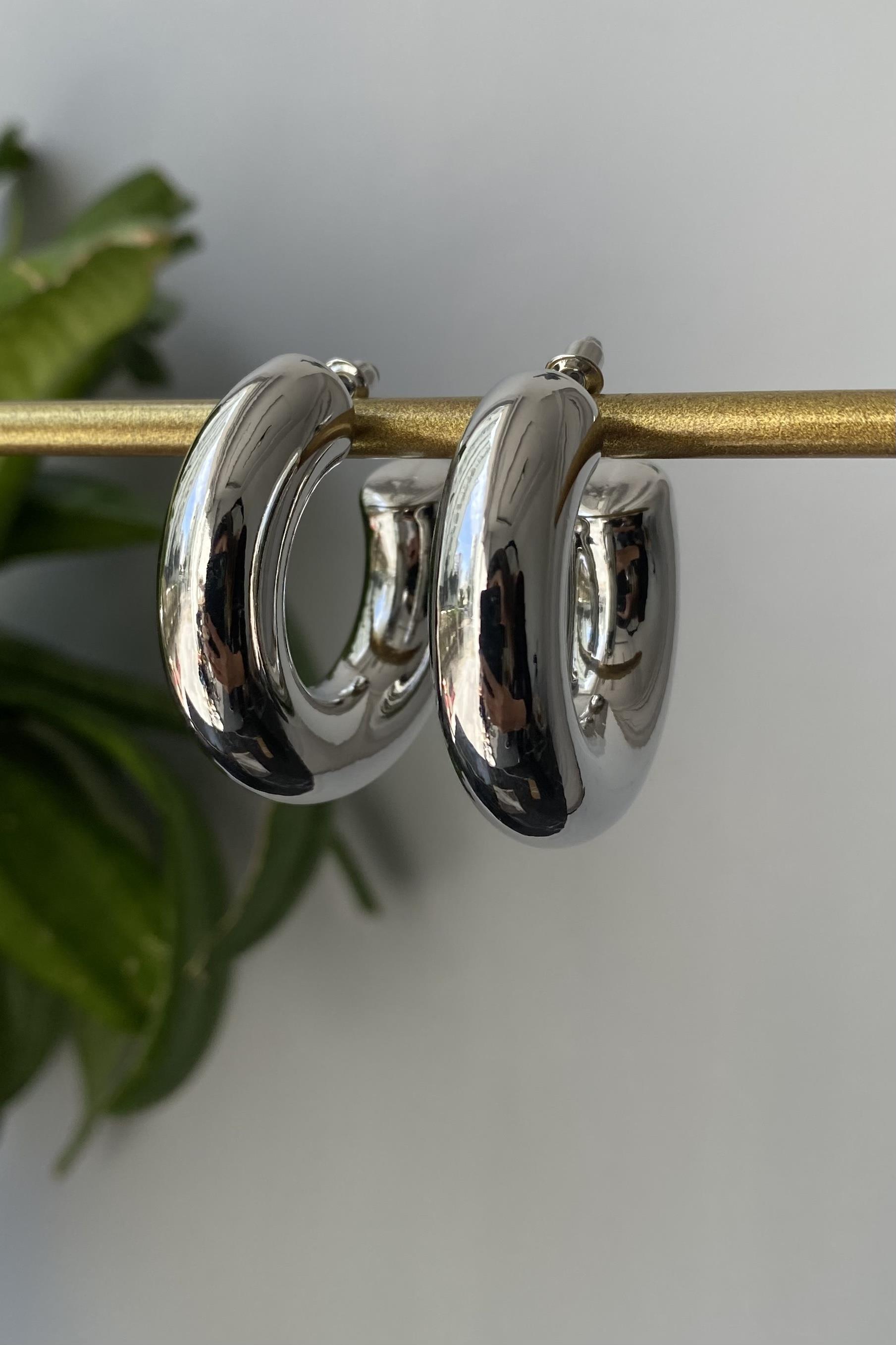 BÜYÜK BOMBELİ HALKA KÜPE