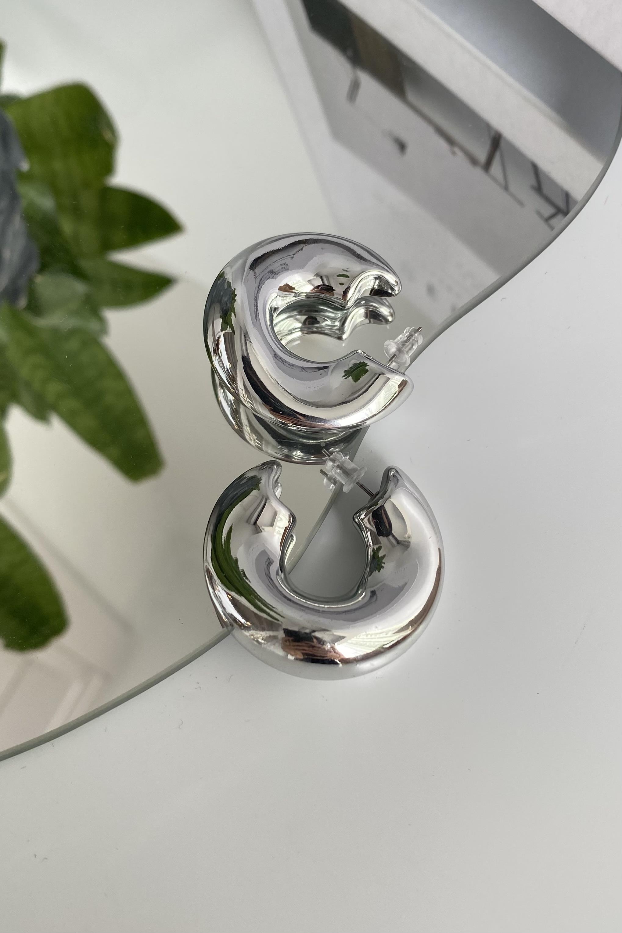 BÜYÜK DALGA BOMBELİ HALKA KÜPE