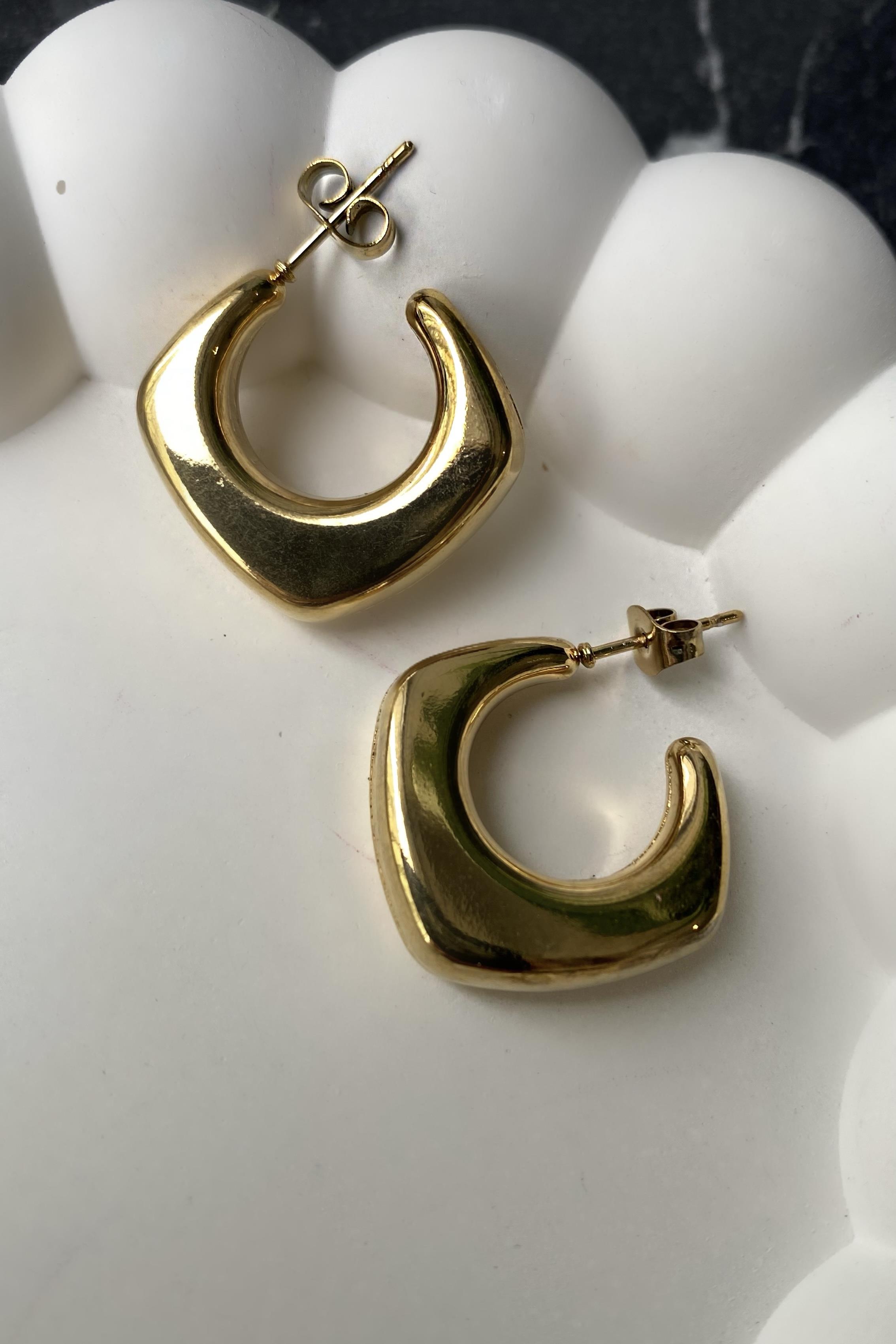 ÇELİK KARE KESİT HALKA KÜPE