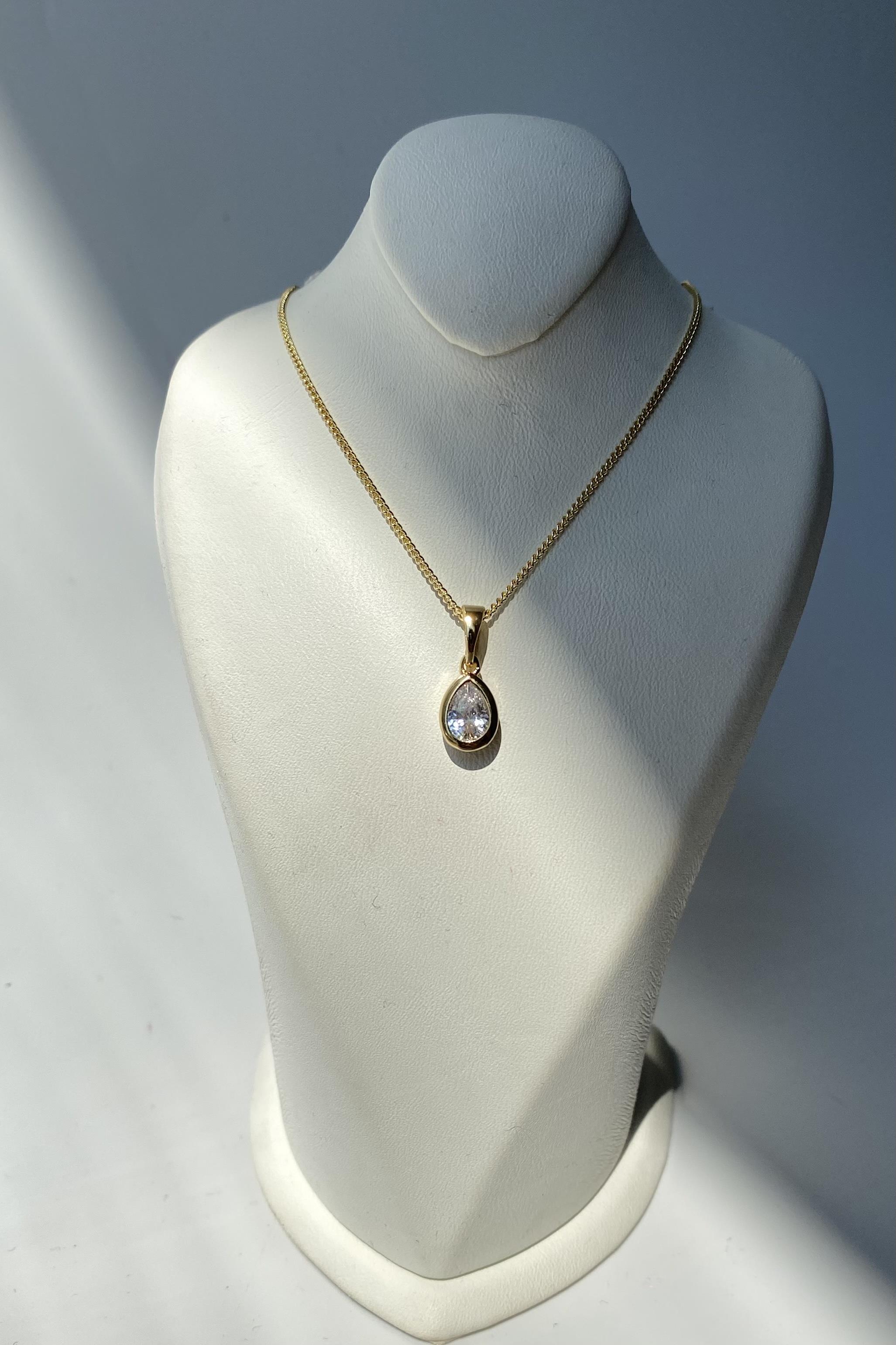 ÇERÇEVELİ DAMLA TAŞ KOLYE