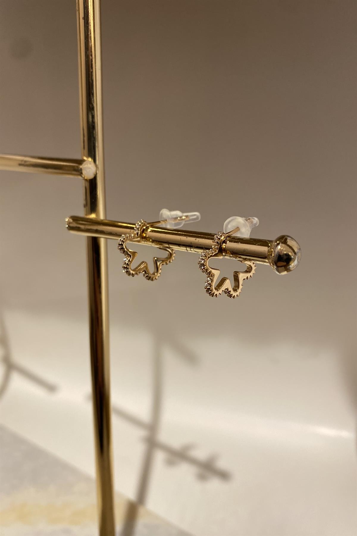 ÇİÇEK MODEL HALKA KÜPE