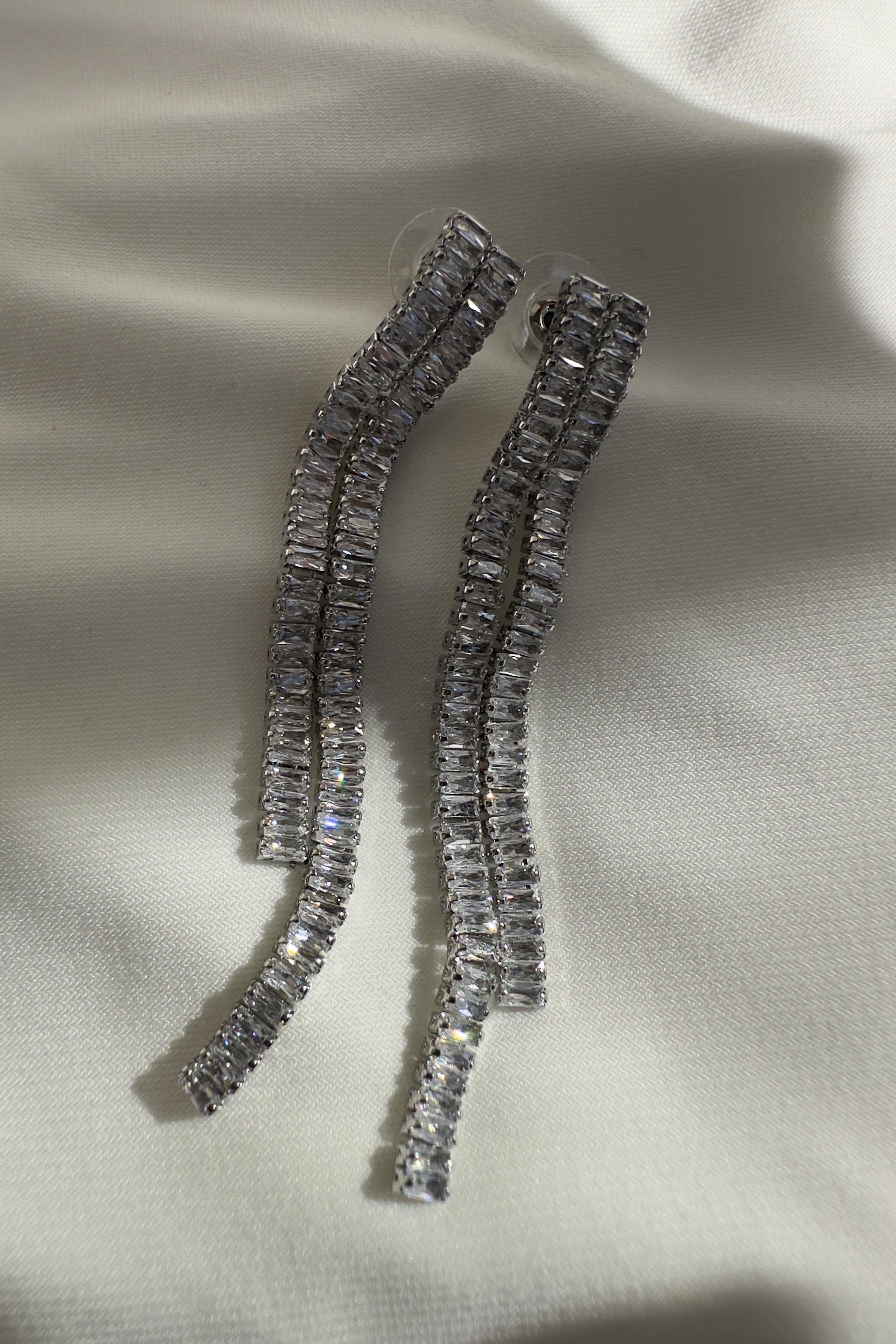 ÇİFT SARKINTILI BAGET KÜPE