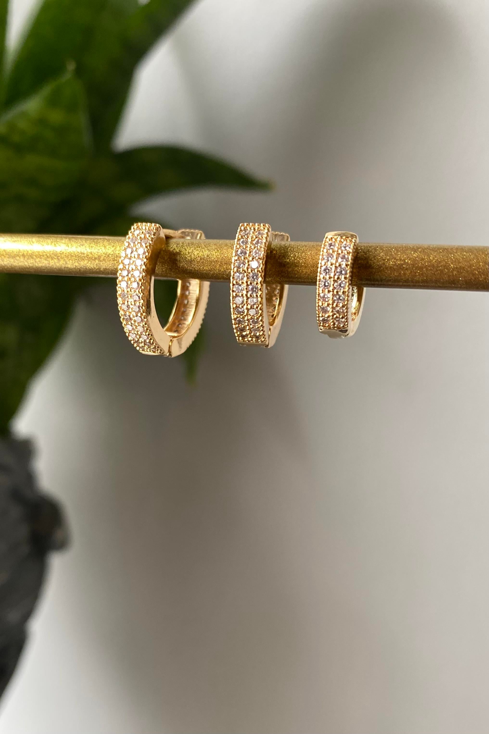 ÇİFT SIRA TAŞLI ÜÇLÜ HALKA KÜPE