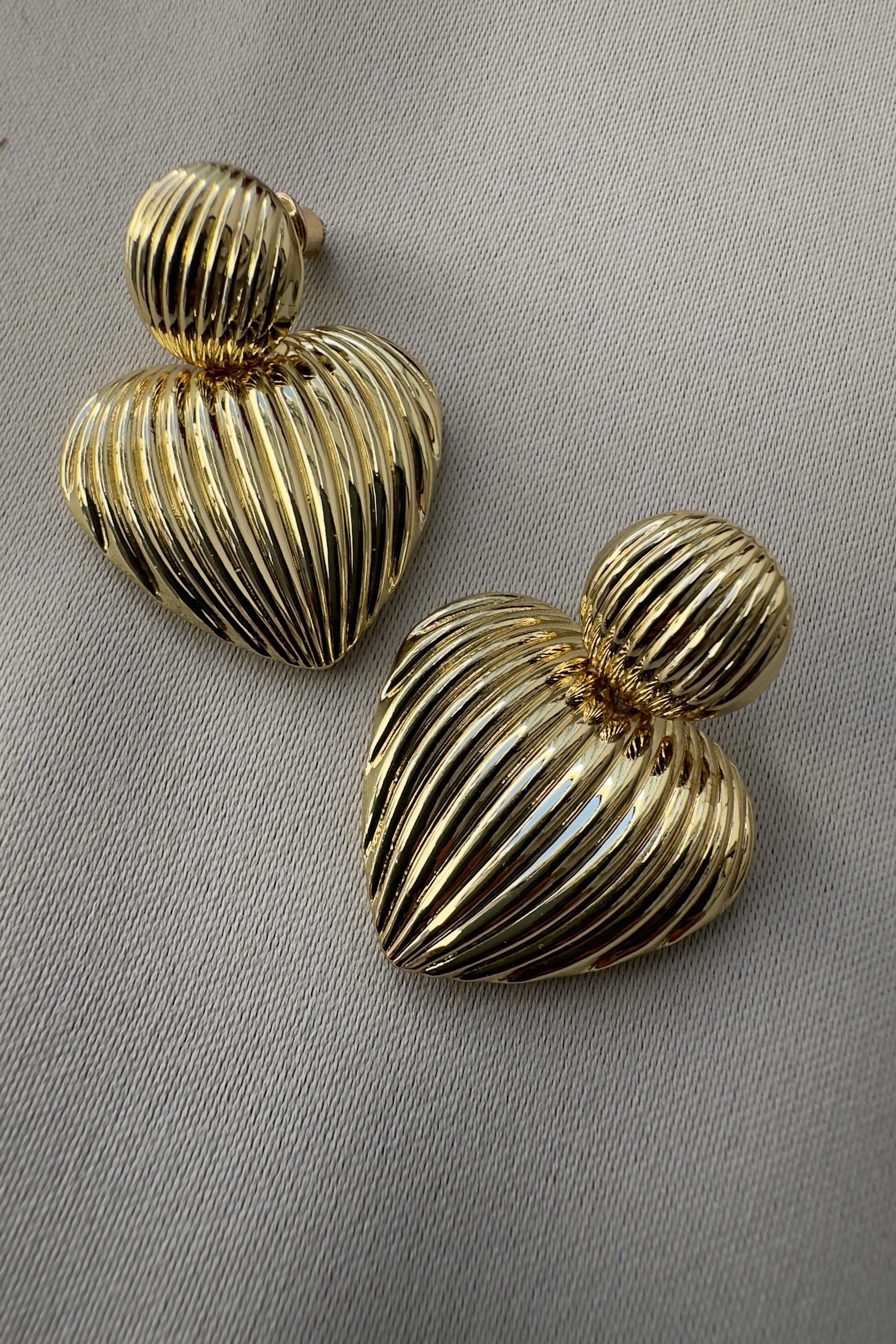 ÇİZGİLİ KALP KÜPE