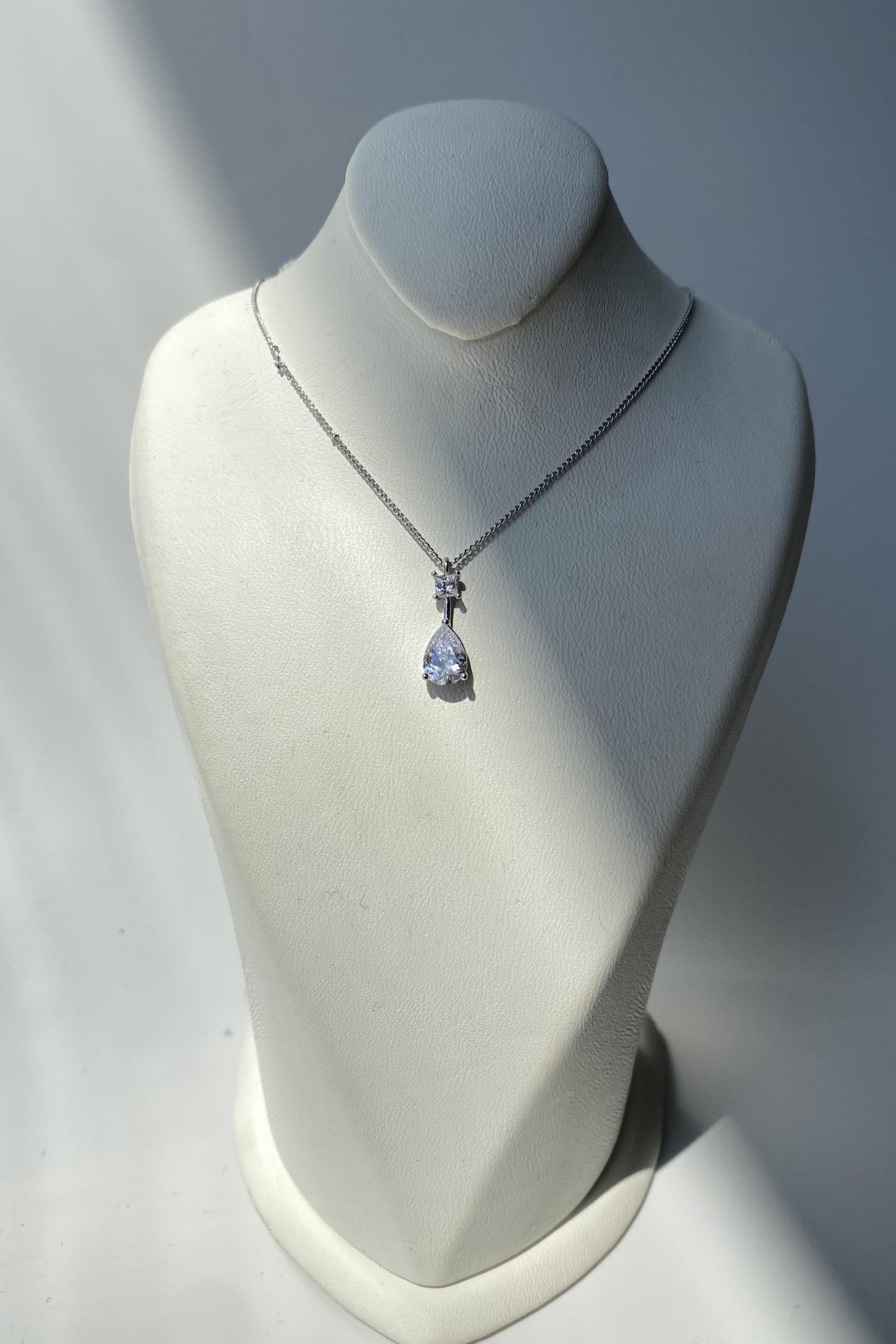 ÇUBUK DAMLA TAŞ KOLYE