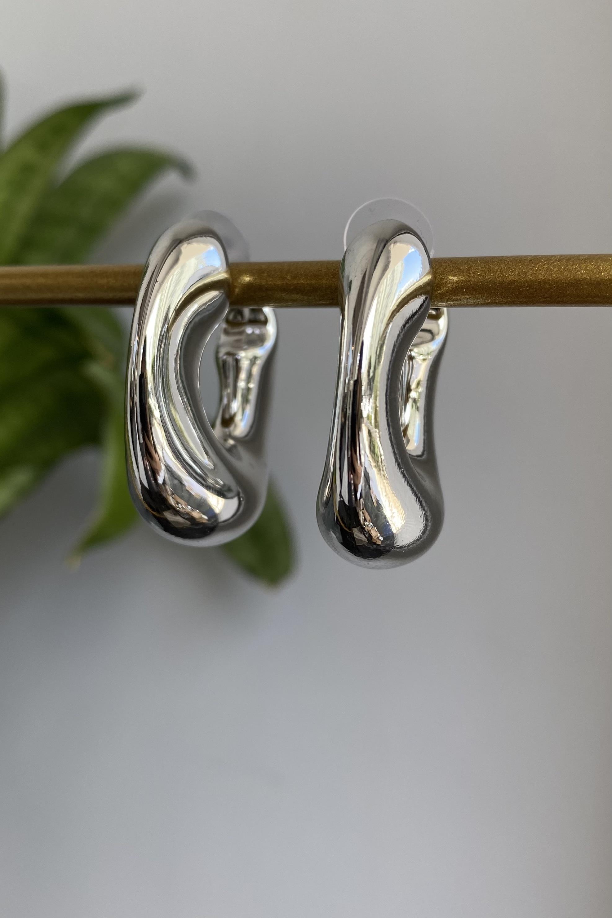 DALGA BOMBELİ HALKA KÜPE