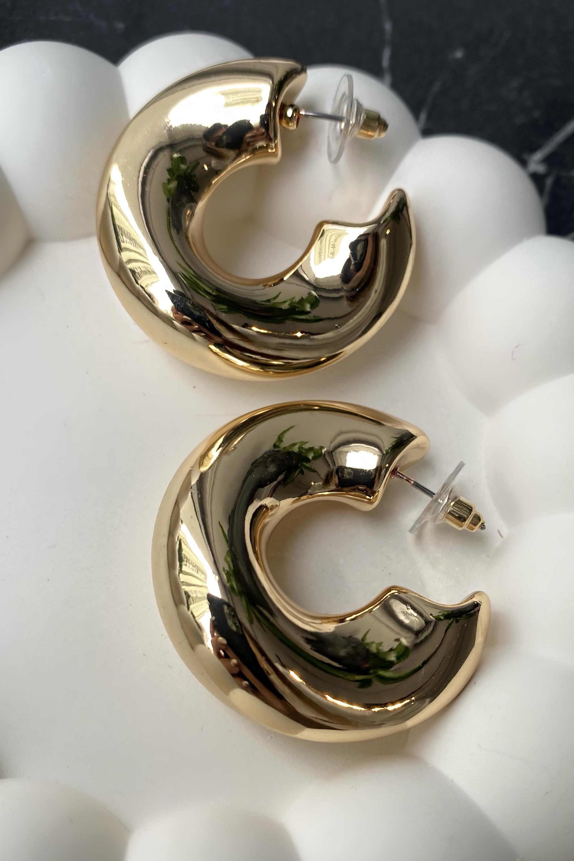 DALGA BOMBELİ HALKA KÜPE