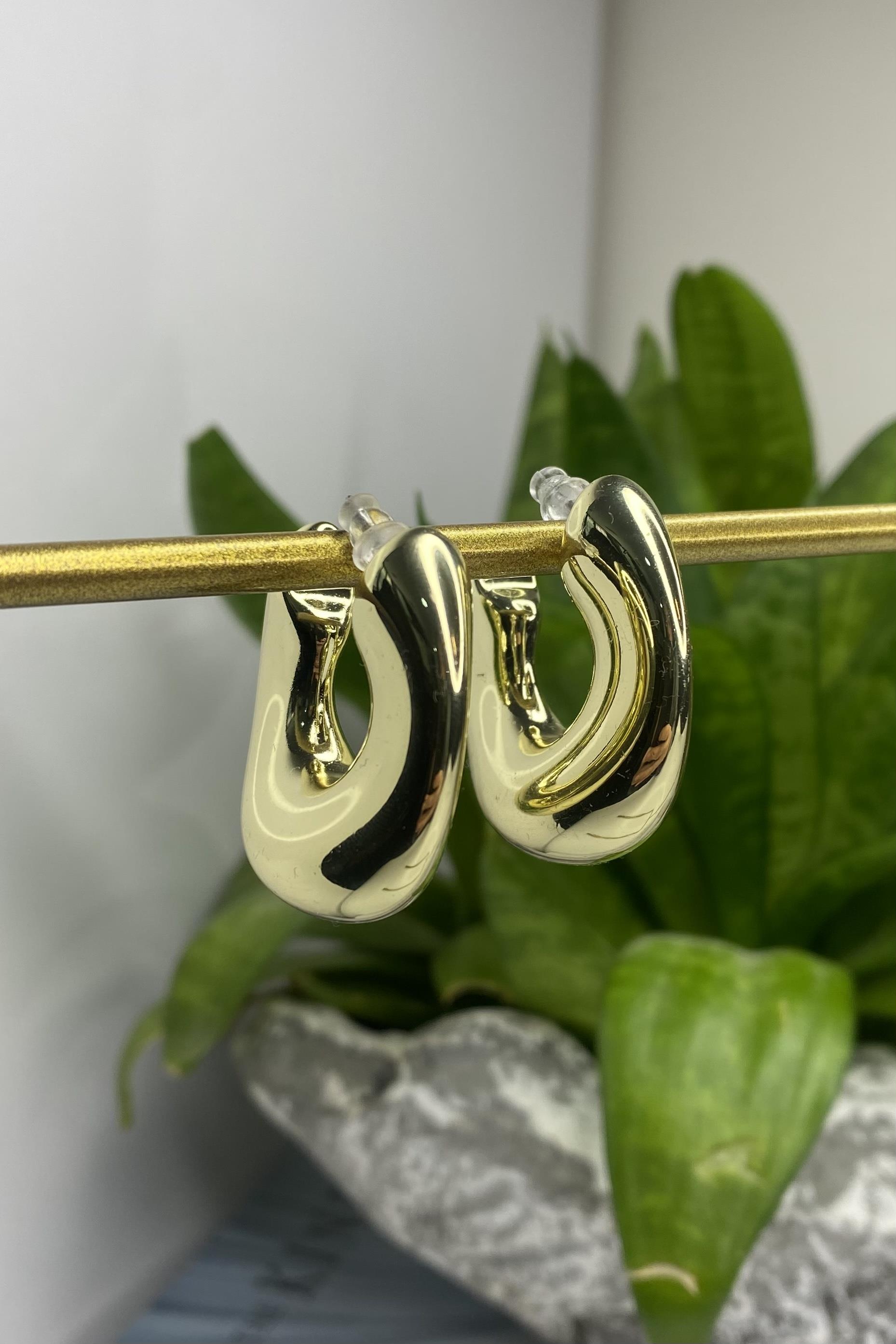 DALGA BOMBELİ HALKA KÜPE