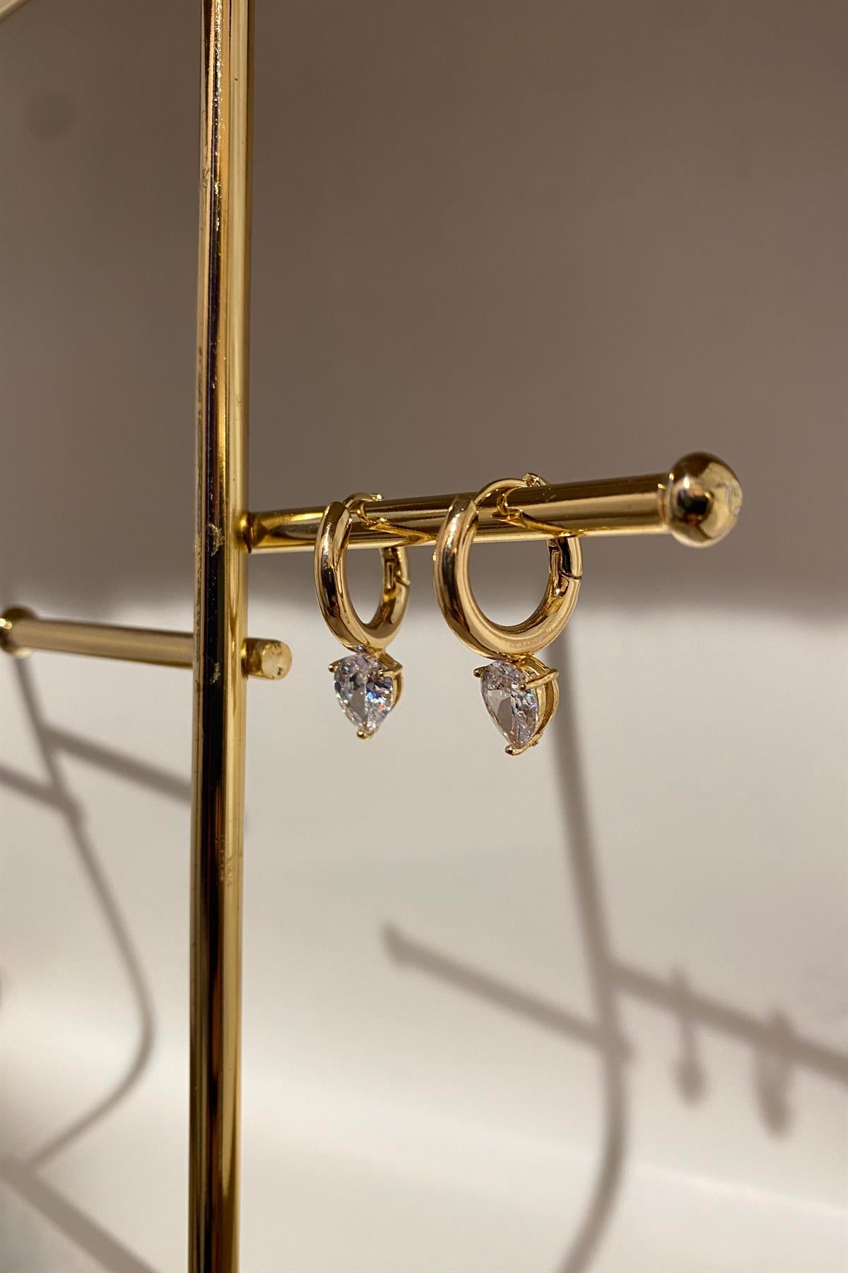 DAMLA TAŞ SARKINTILI HALKA KÜPE