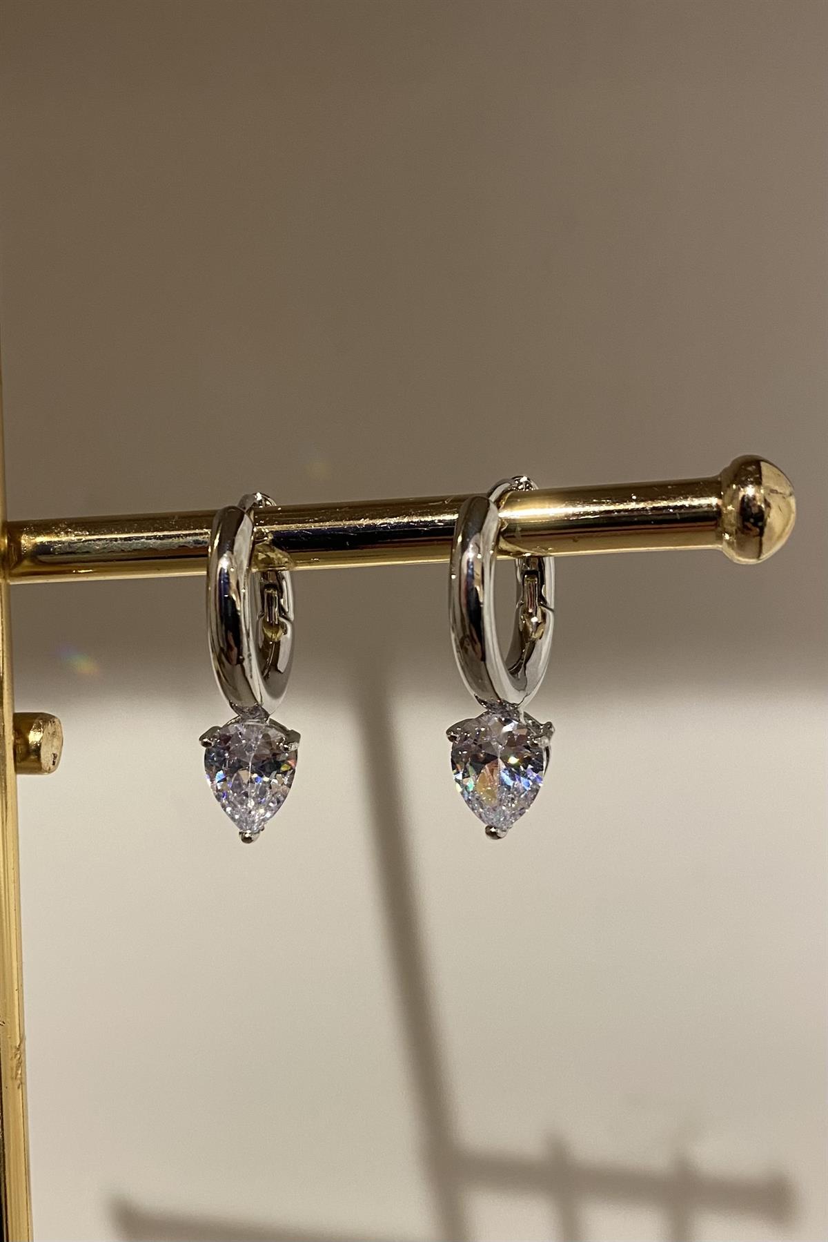 DAMLA TAŞ SARKINTILI HALKA KÜPE