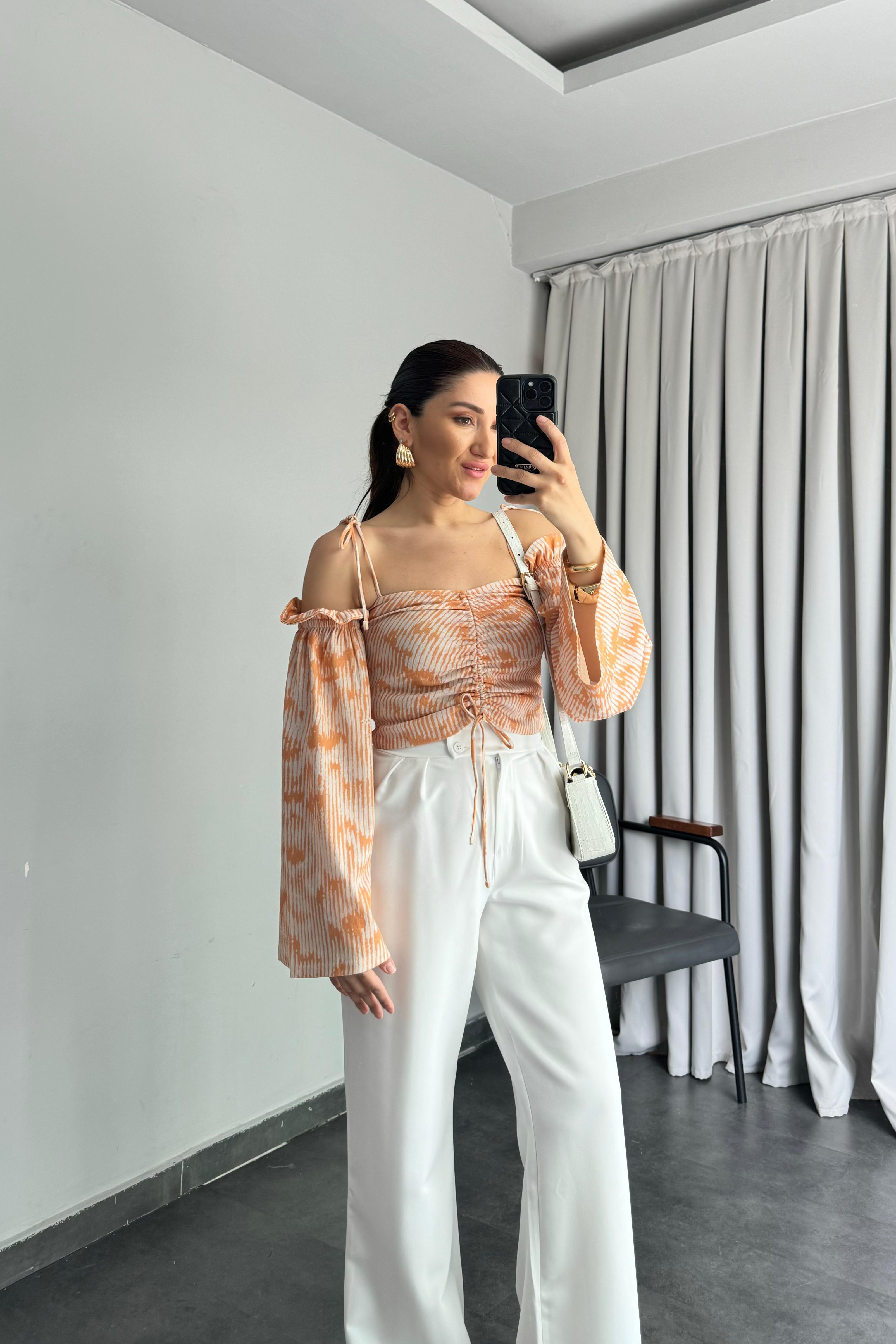 DESENLİ KOL GEÇMELİ CROP TOP