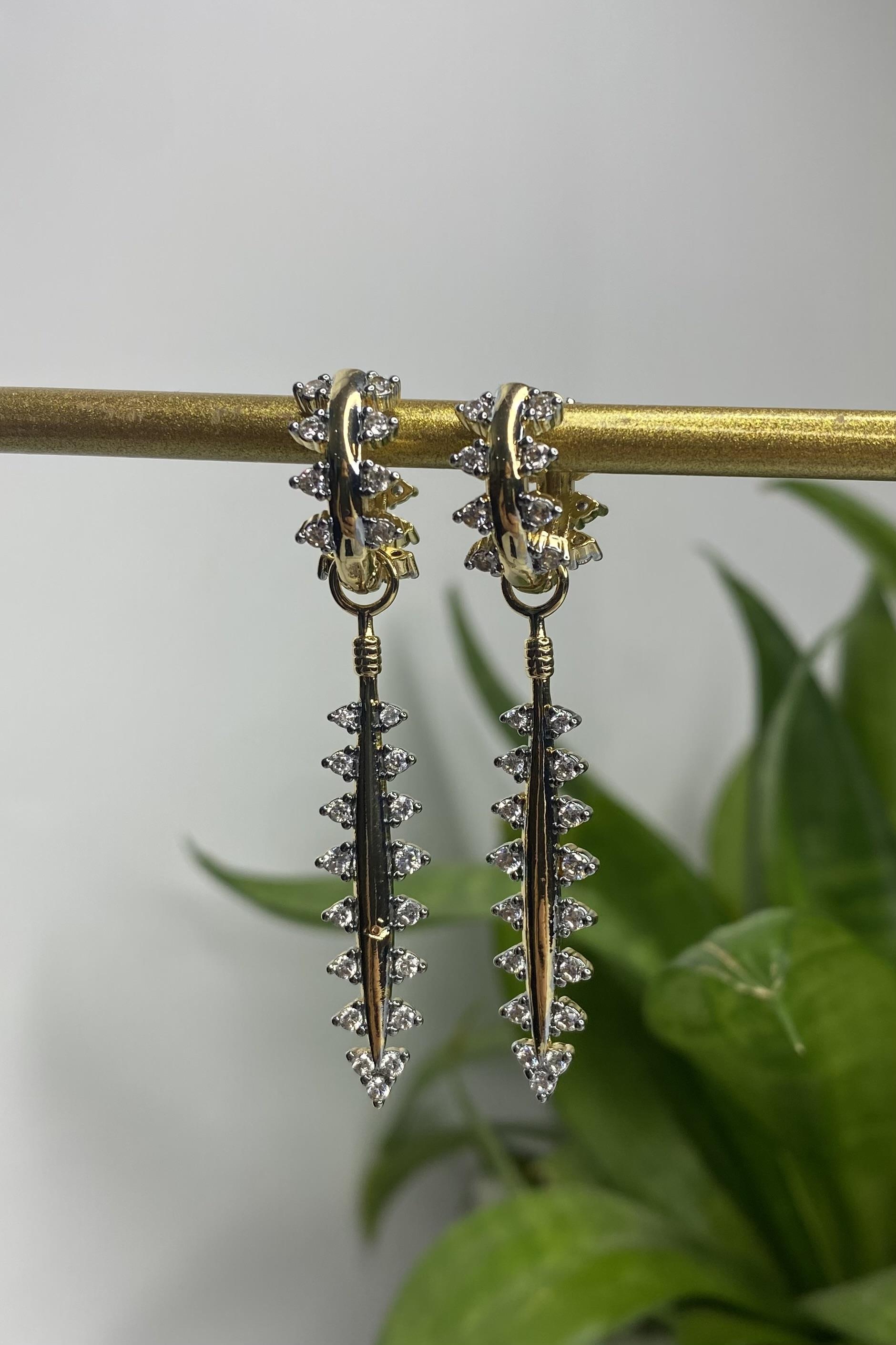 DİKEN UÇLU HALKA KÜPE