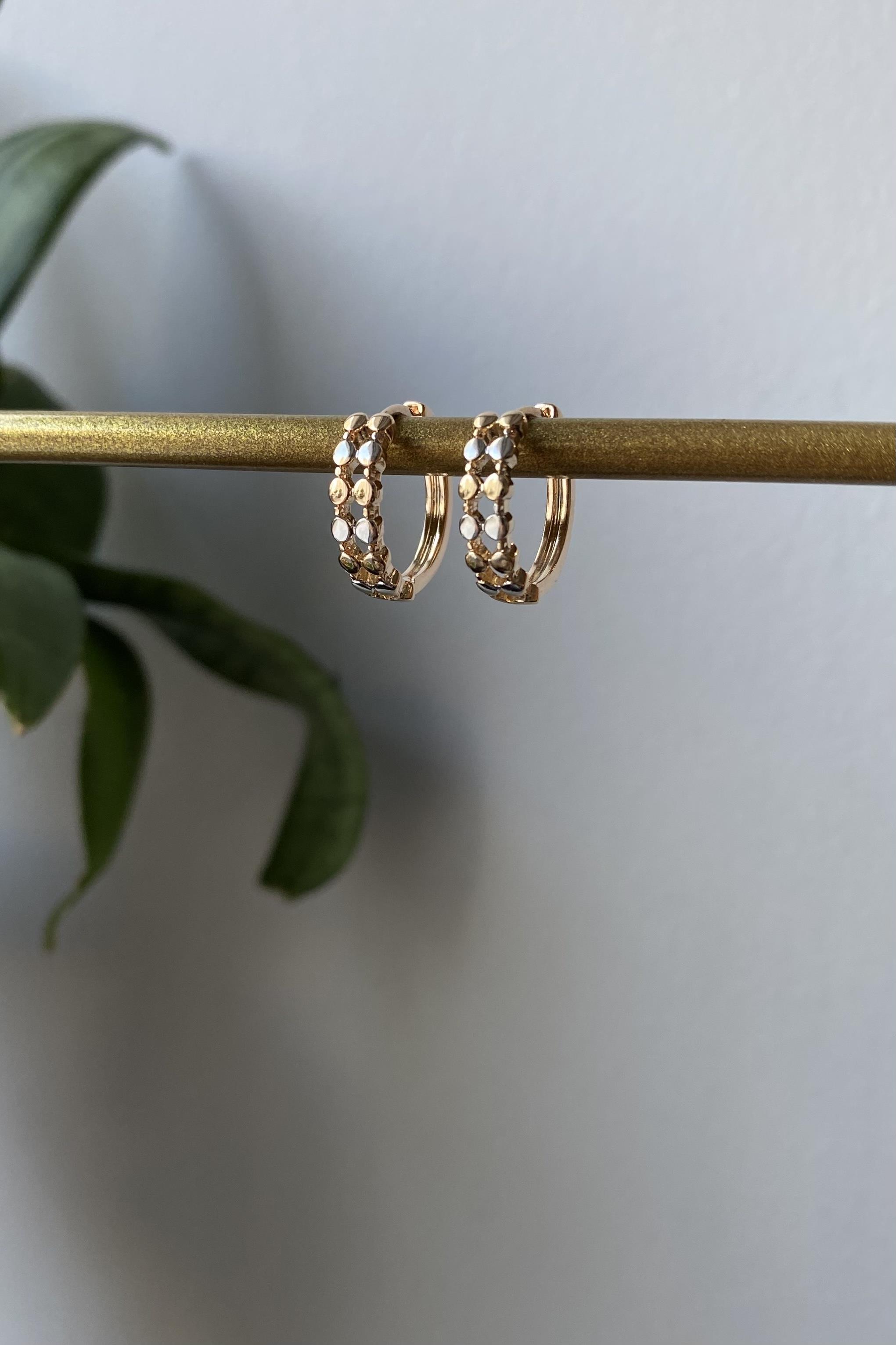 DORİKA NOKTALI HALKA KÜPE 1,5CM