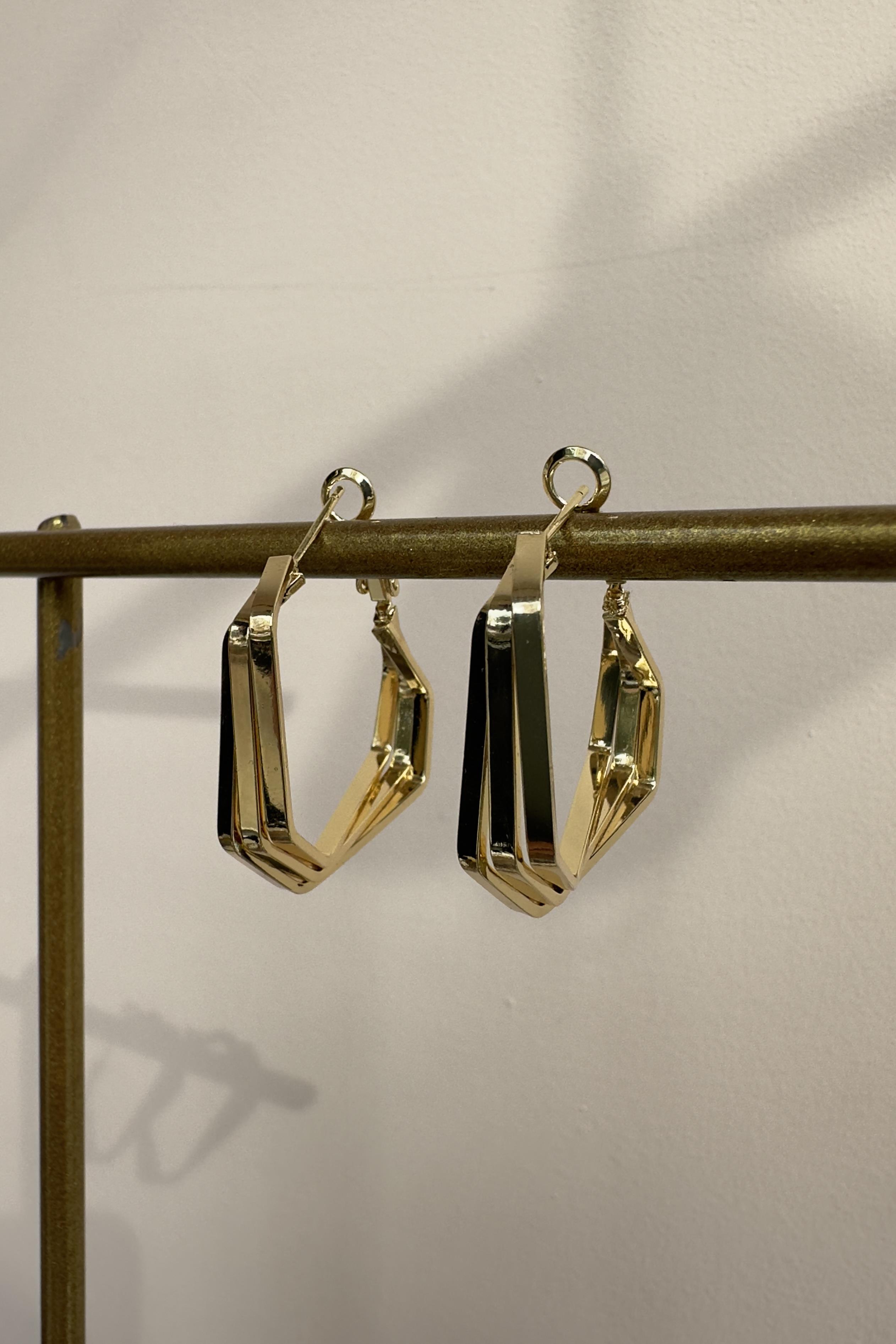 DÖRTGEN KESİT ÜÇ ŞERİTLİ KÜPE