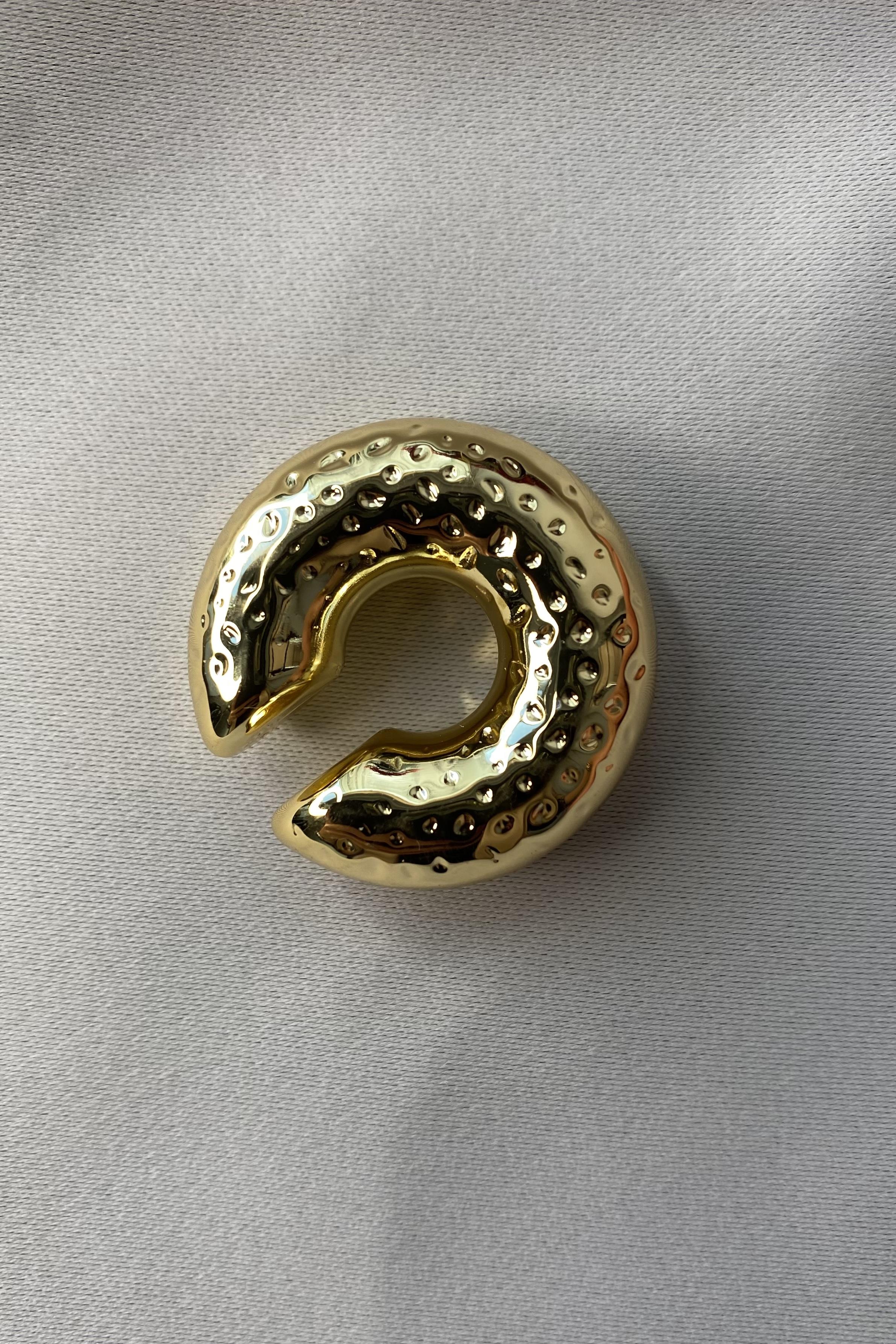 EZME BOMBELİ KIKIRDAK KÜPE