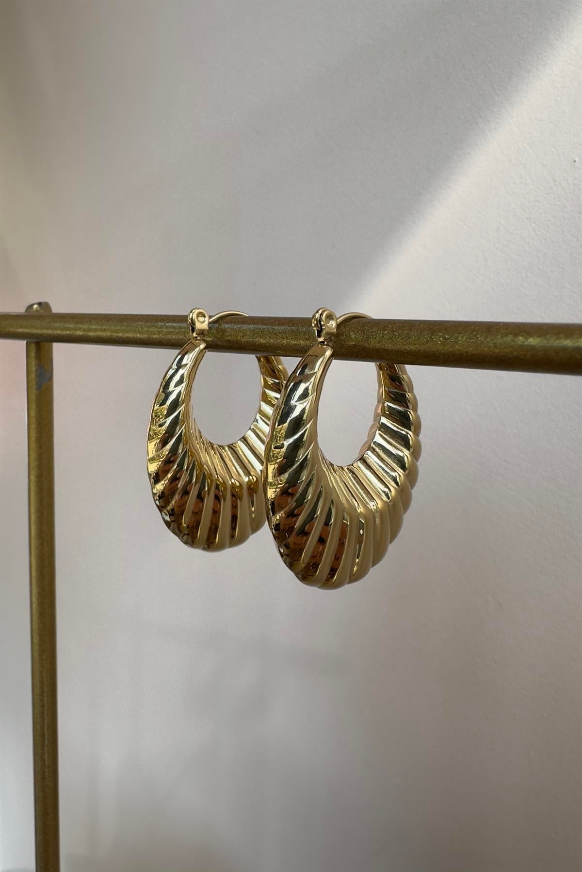 EZME ÇİZGİLİ U MODEL KÜPE 3,5cm