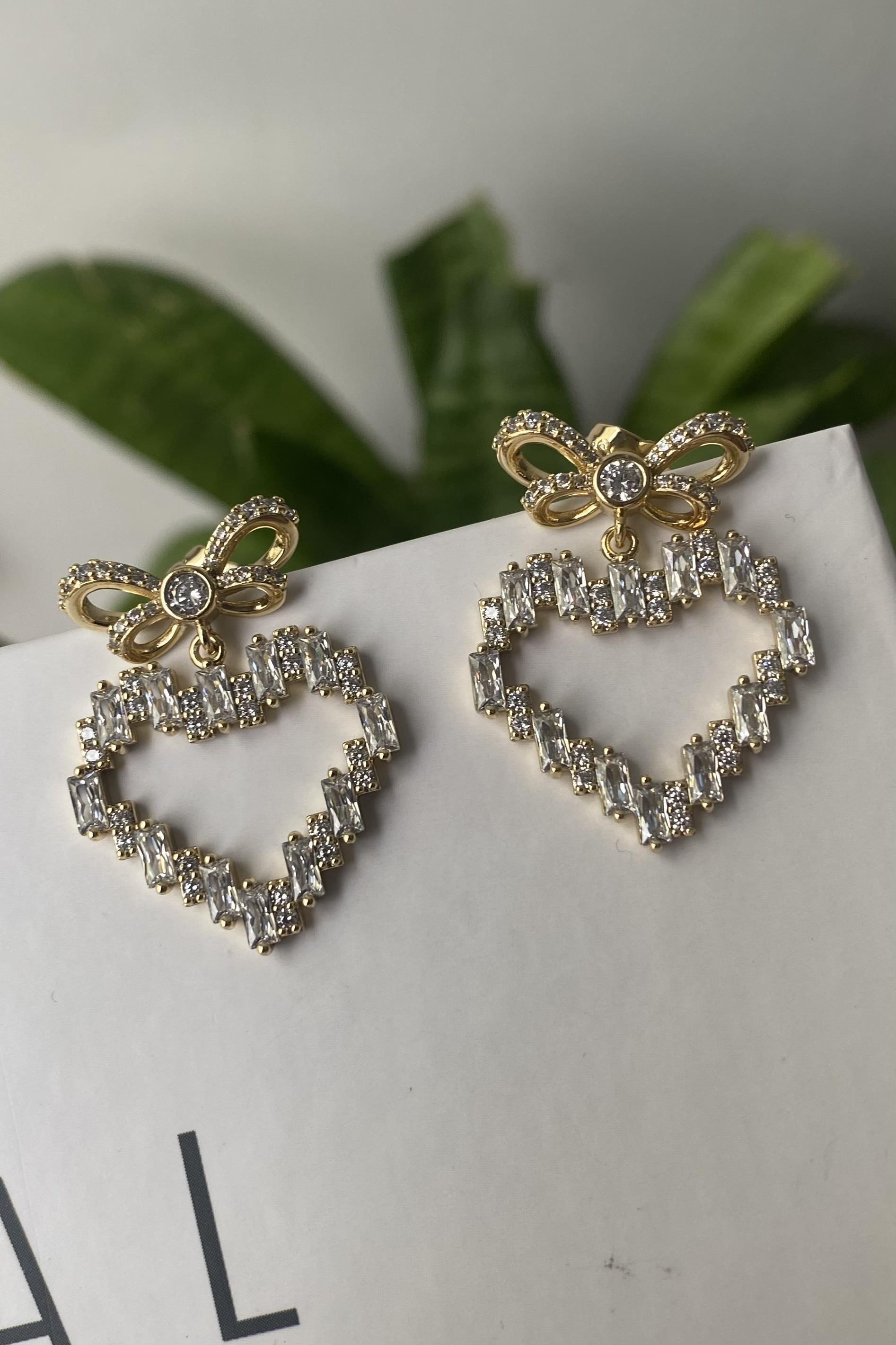 FİYONK KALPLİ KÜPE