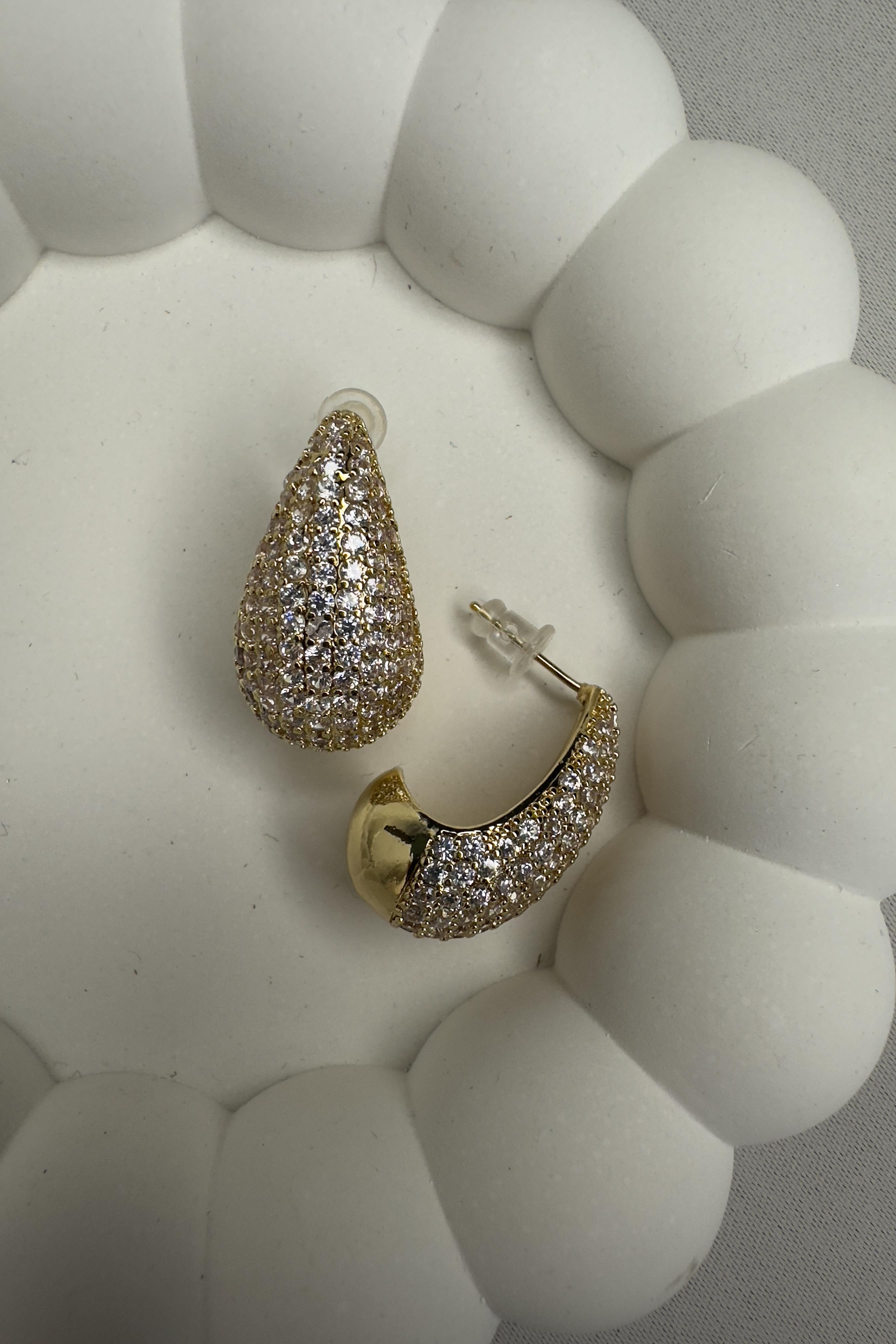 FULL ZİRKON TAŞLI MARKA DAMLA KÜPE